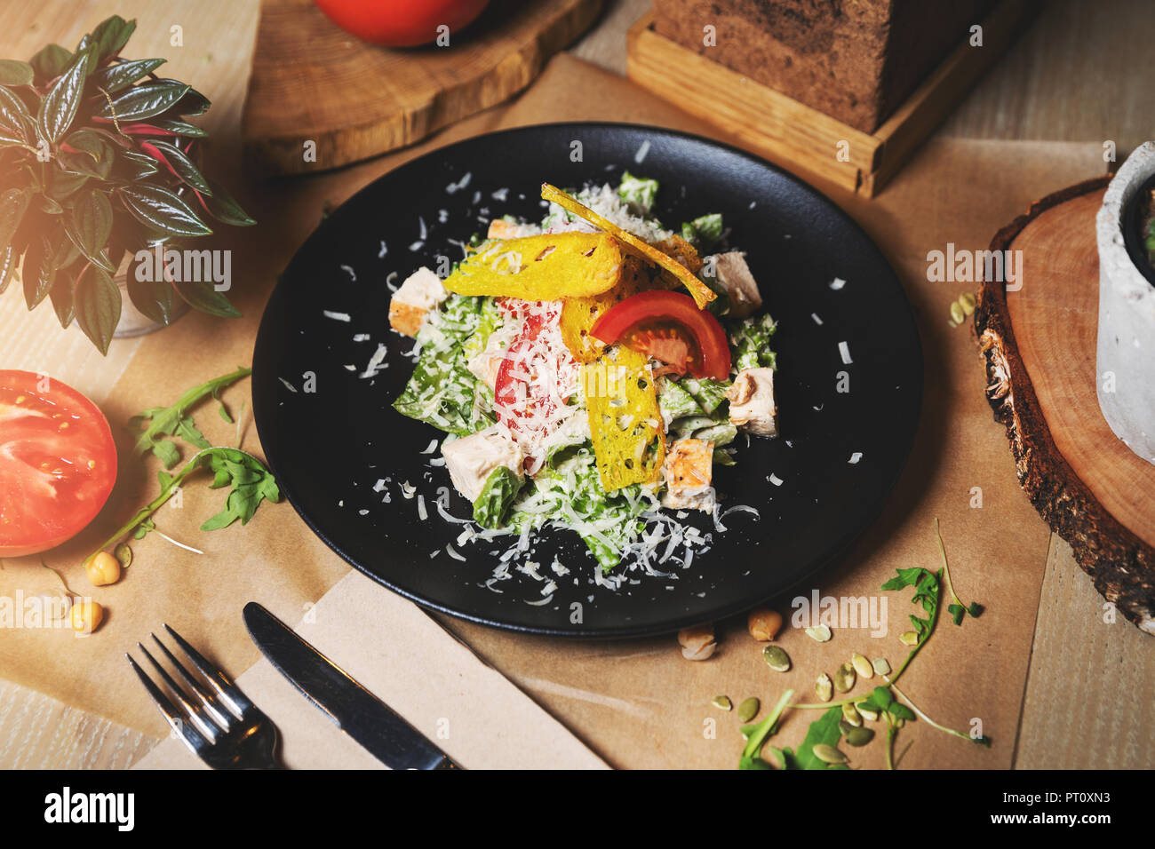 Salade césar avec poulet Banque D'Images