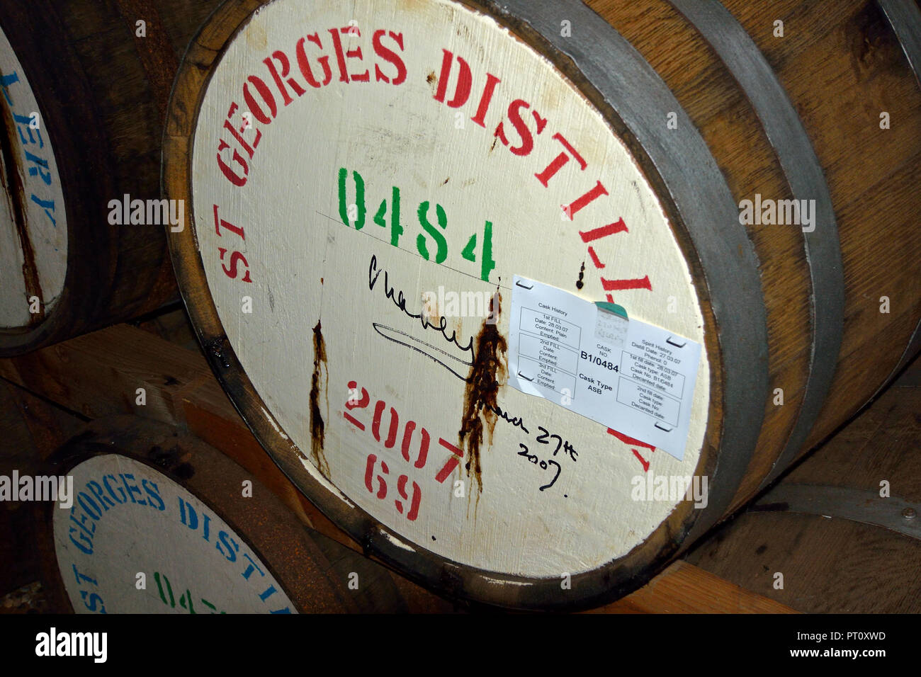 Signé cask du single malt whisky anglais prévue en 2007 Son Altesse Royale le Prince Charles au St George's Distillery, Roudham, Norfolk, Royaume-Uni. Banque D'Images