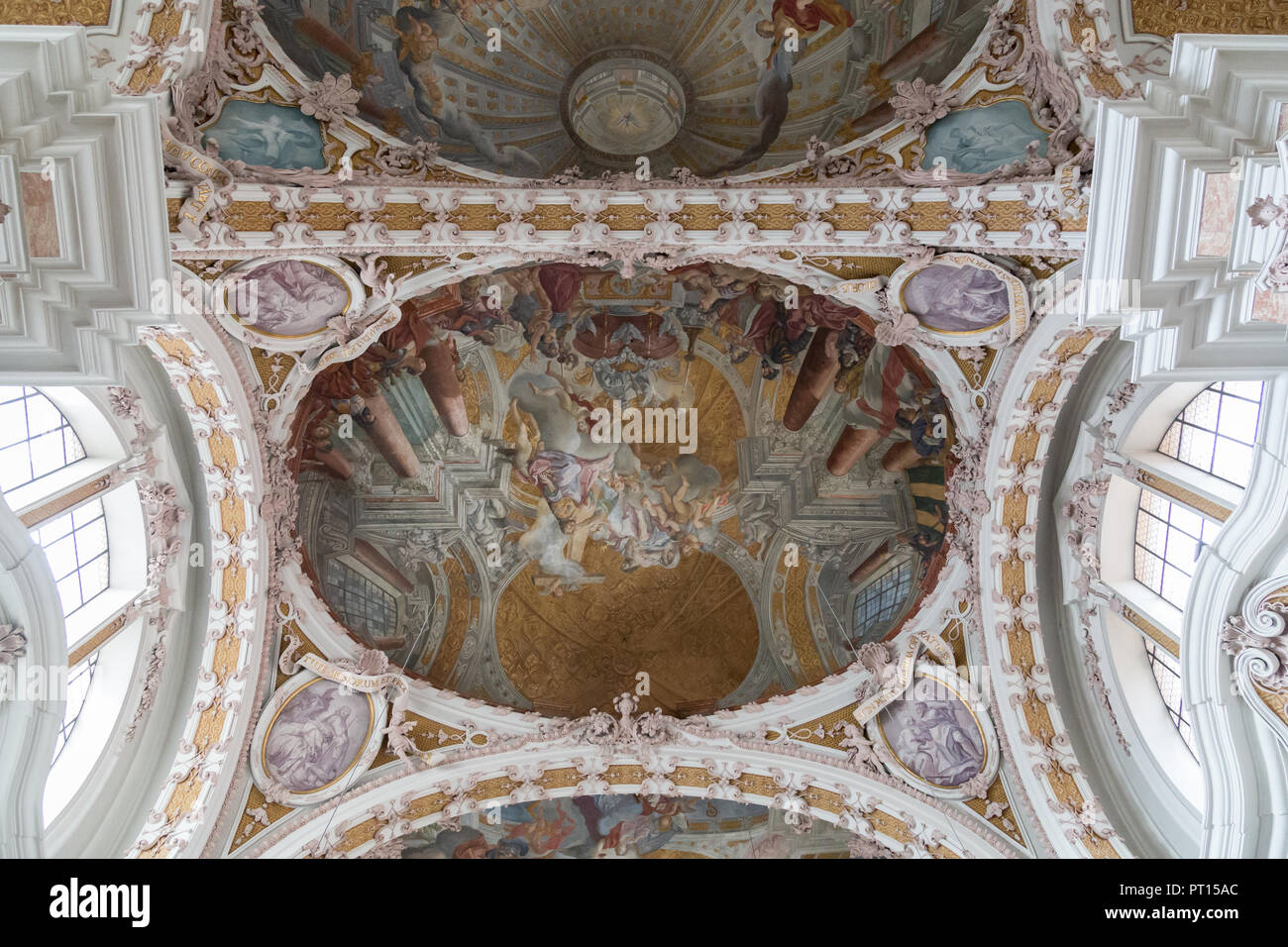 Innsbruck, Autriche - juin 8, 2018 : la peinture de plafond à l'intérieur de la cathédrale d'Innsbruck Banque D'Images
