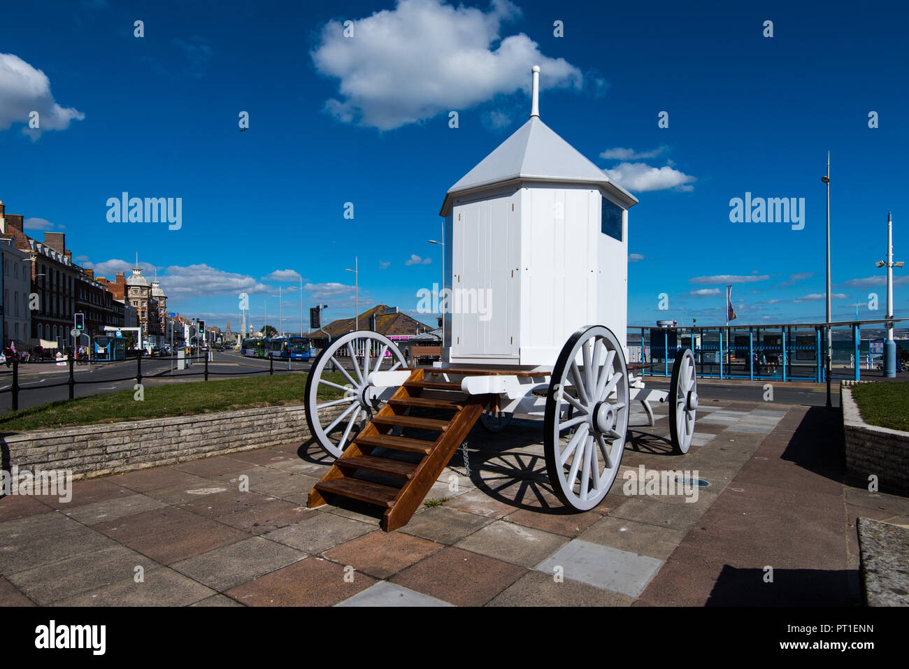 WEYMOUTH, DORSET, UK - 28 SEP 2018 : une réplique du roi George III's machine de baignade sur l'Esplanade à Weymouth. Banque D'Images