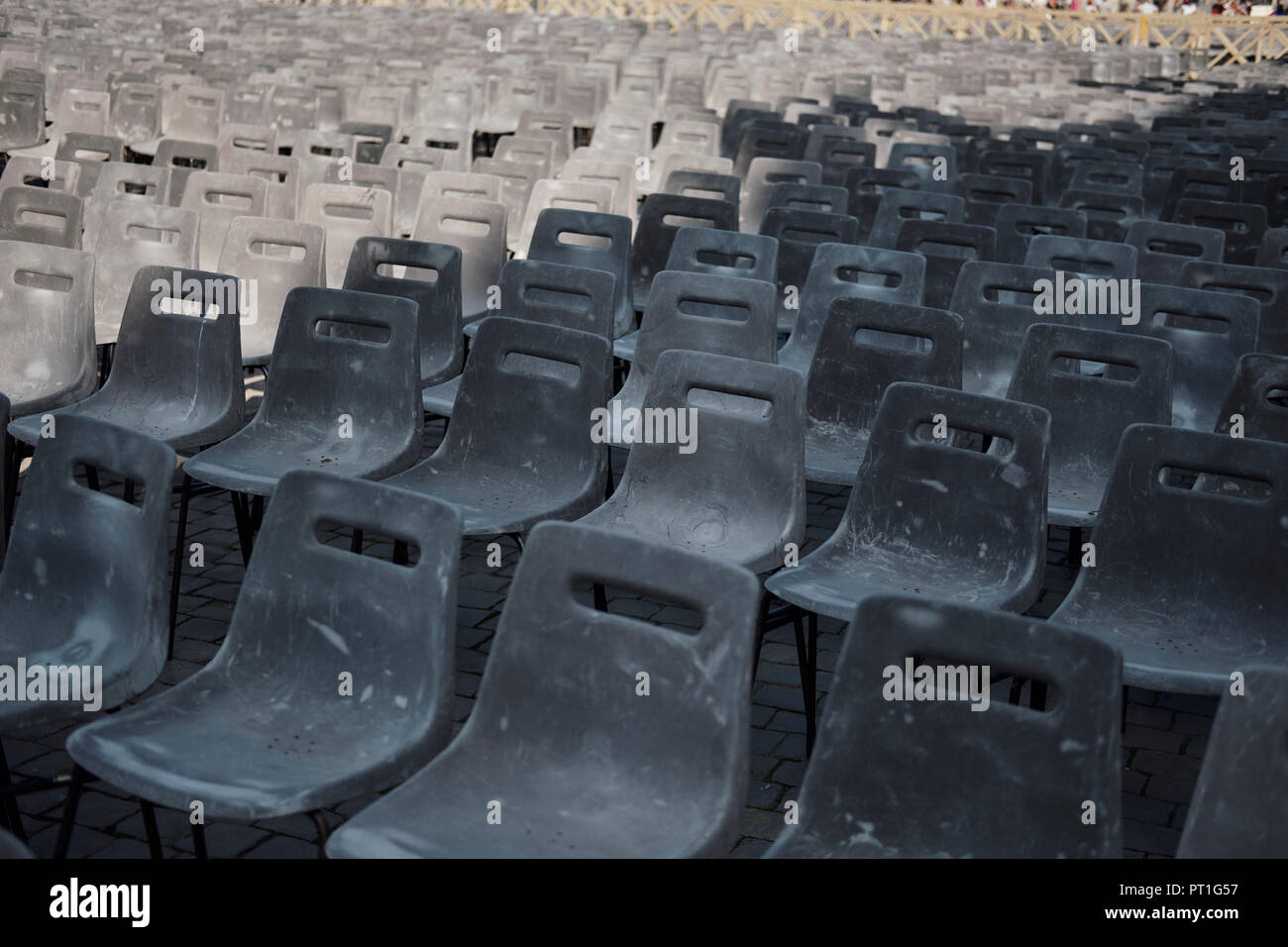 Cité du Vatican, rangée de chaises, la préparation à une audience du Pape Banque D'Images