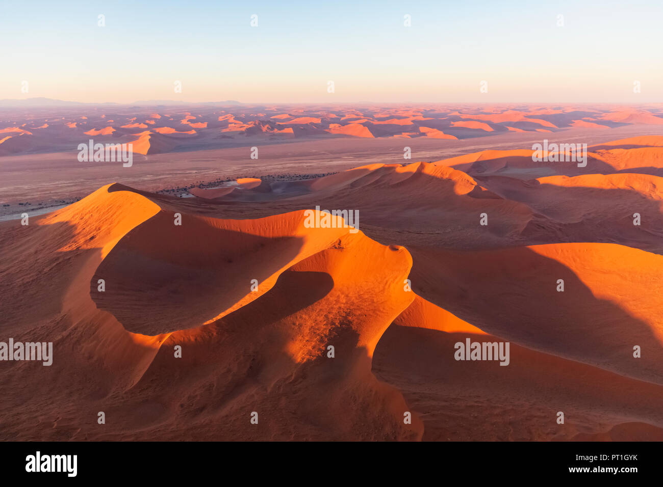 L'Afrique, la Namibie, le désert de Namib, Namib-Naukluft National Park, vue aérienne du désert de dunes Banque D'Images