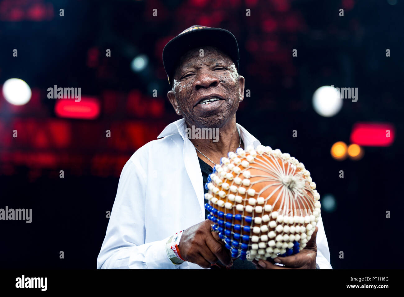 Le Danemark, Roskilde - 30 juin, 2017. L'Afrobeat nigérian Seun Kuti et le saxophoniste musicien effectue un concert live avec son groupe Egypte '80 lors de la Danish music festival Festival de Roskilde en 2017. Ici Iyamba est musicien Okon vu sur scène. (Photo crédit : Gonzales Photo - Kasper Maansson). Banque D'Images