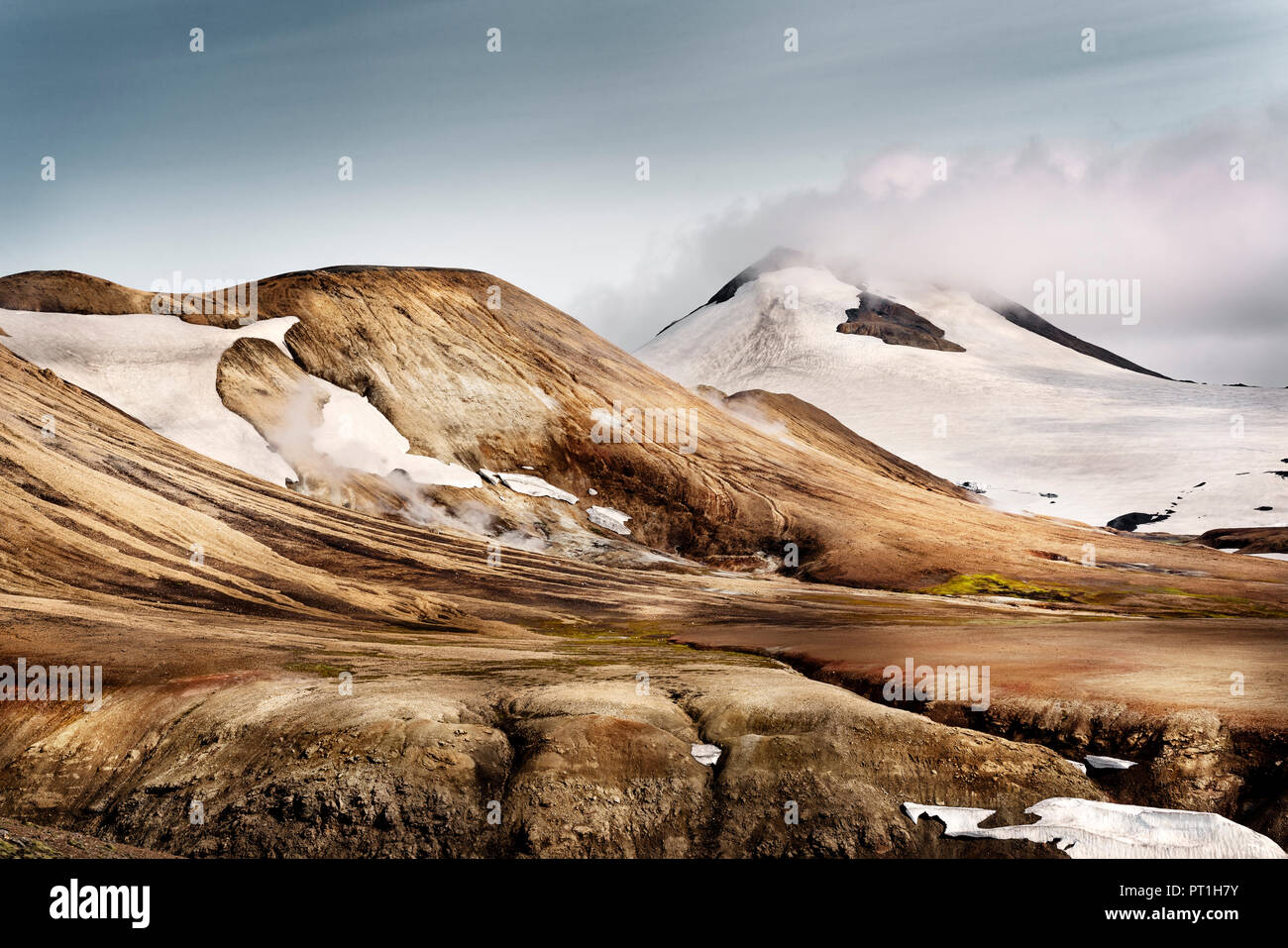 L'Islande, au sud-ouest, Landmannalaugar, Reykjafell, paysage et la neige Banque D'Images