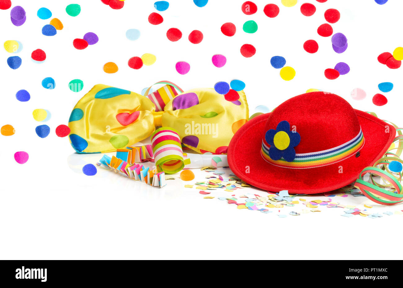 Décoration Carnaval Carnaval avec chapeau, noeud papillon, confetti Photo  Stock - Alamy