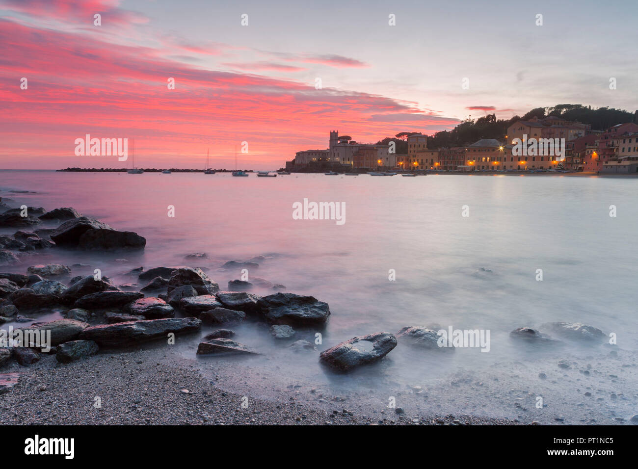 Baie du silence au crépuscule, Sestri Levante, Province de Gênes, ligurie, italie Banque D'Images