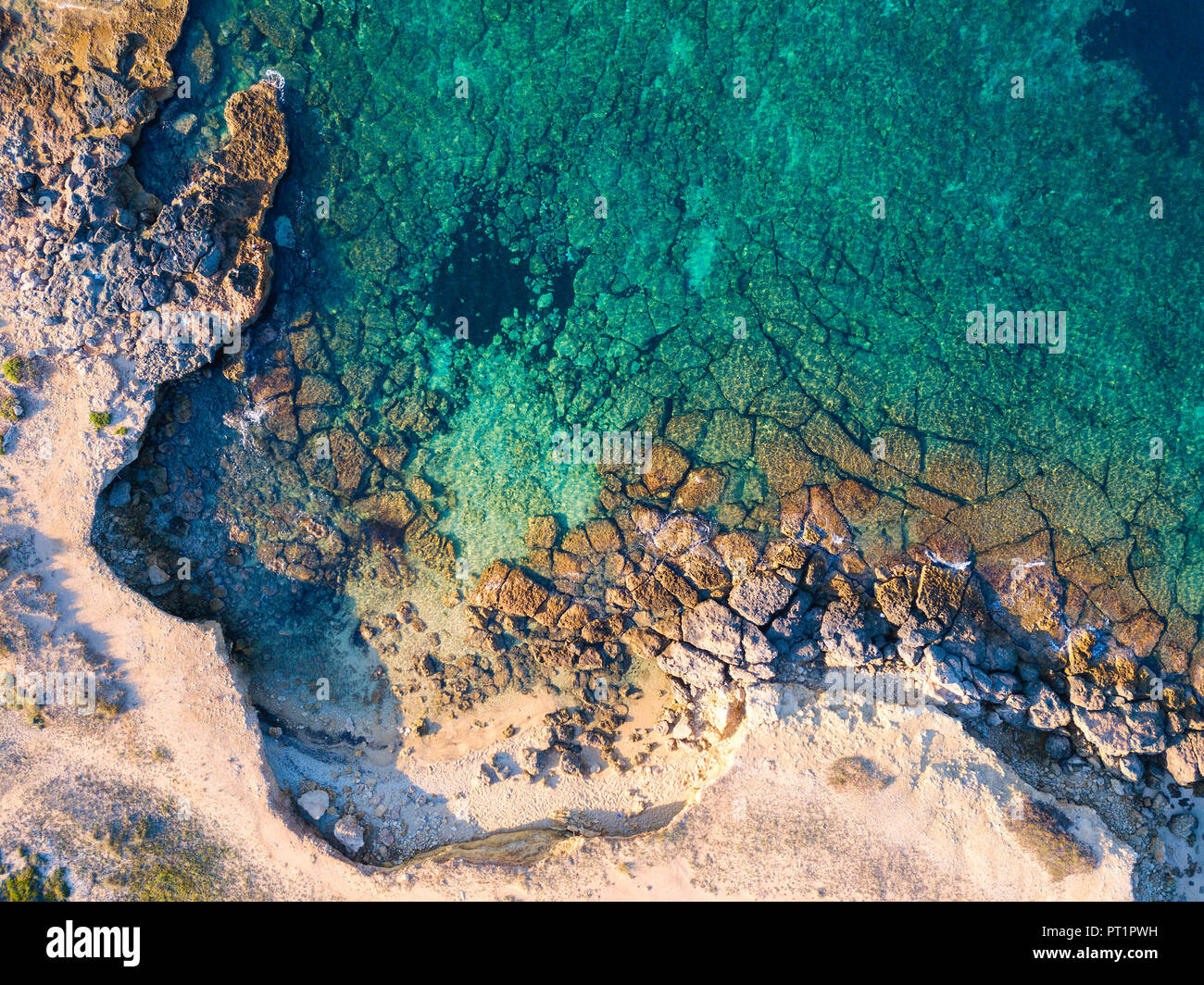 Détail de la mer Ionique vue aérienne, quartier de Tarente, Pouilles, Italie, Europe, Banque D'Images