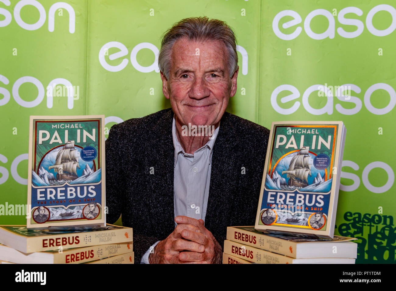 Motifs Book Store, Belfast, Royaume-Uni. 5 octobre 2018. Ancien Monty Python,écrivain, présentatrice TV Michael Palin était à Belfast signature des copies de son nouveau livre Erebus qui couvrent l'histoire du navire et de l'expérience vivante des hommes Banque D'Images