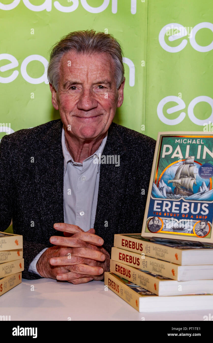 Motifs Book Store, Belfast, Royaume-Uni. 5 octobre 2018. Ancien Monty Python,écrivain, présentatrice TV Michael Palin était à Belfast signature des copies de son nouveau livre Erebus qui couvrent l'histoire du navire et de l'expérience vivante des hommes Banque D'Images