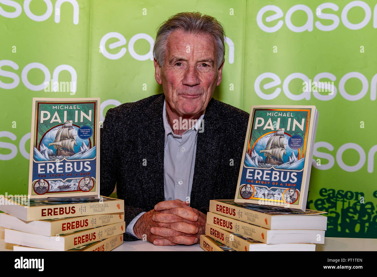Motifs Book Store, Belfast, Royaume-Uni. 5 octobre 2018. Ancien Monty Python,écrivain, présentatrice TV Michael Palin était à Belfast signature des copies de son nouveau livre Erebus qui couvrent l'histoire du navire et de l'expérience vivante des hommes Banque D'Images