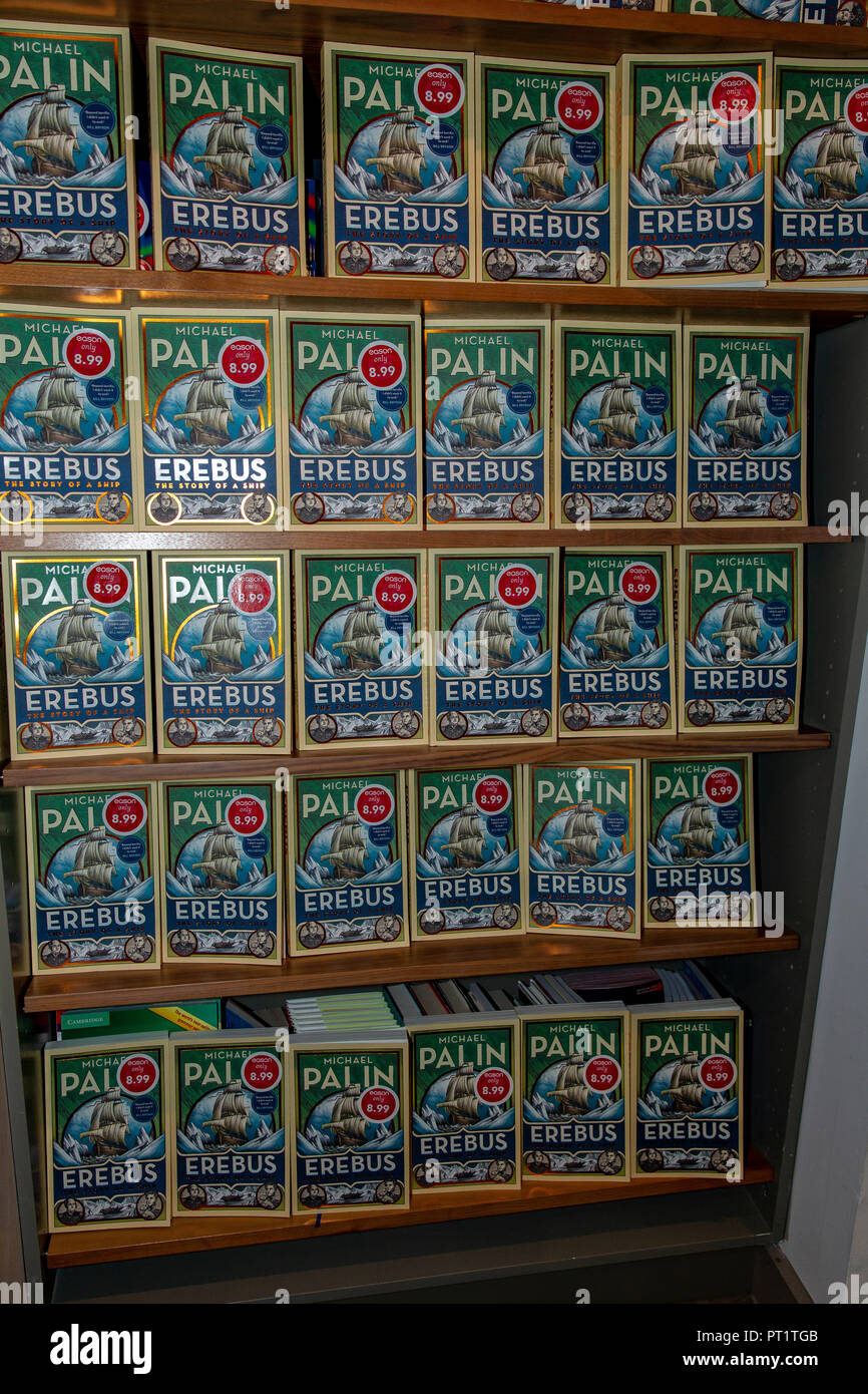 Motifs Book Store, Belfast, Royaume-Uni. 5 octobre 2018. Ancien Monty Python,écrivain, présentatrice TV Michael Palin était à Belfast signature des copies de son nouveau livre Erebus qui couvrent l'histoire du navire et de l'expérience vivante des hommes Banque D'Images
