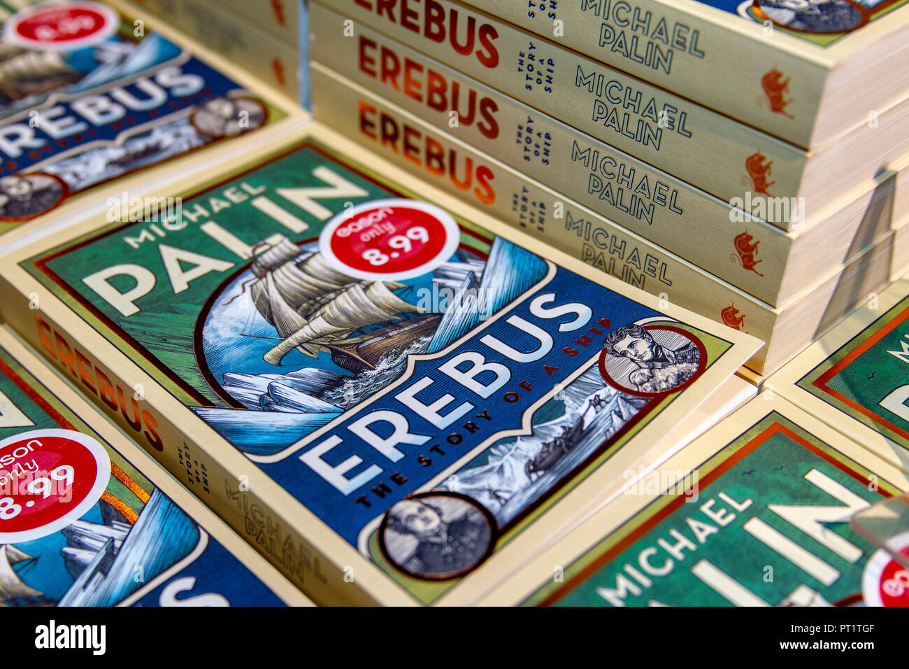 Motifs Book Store, Belfast, Royaume-Uni. 5 octobre 2018. Ancien Monty Python,écrivain, présentatrice TV Michael Palin était à Belfast signature des copies de son nouveau livre Erebus qui couvrent l'histoire du navire et de l'expérience vivante des hommes Banque D'Images
