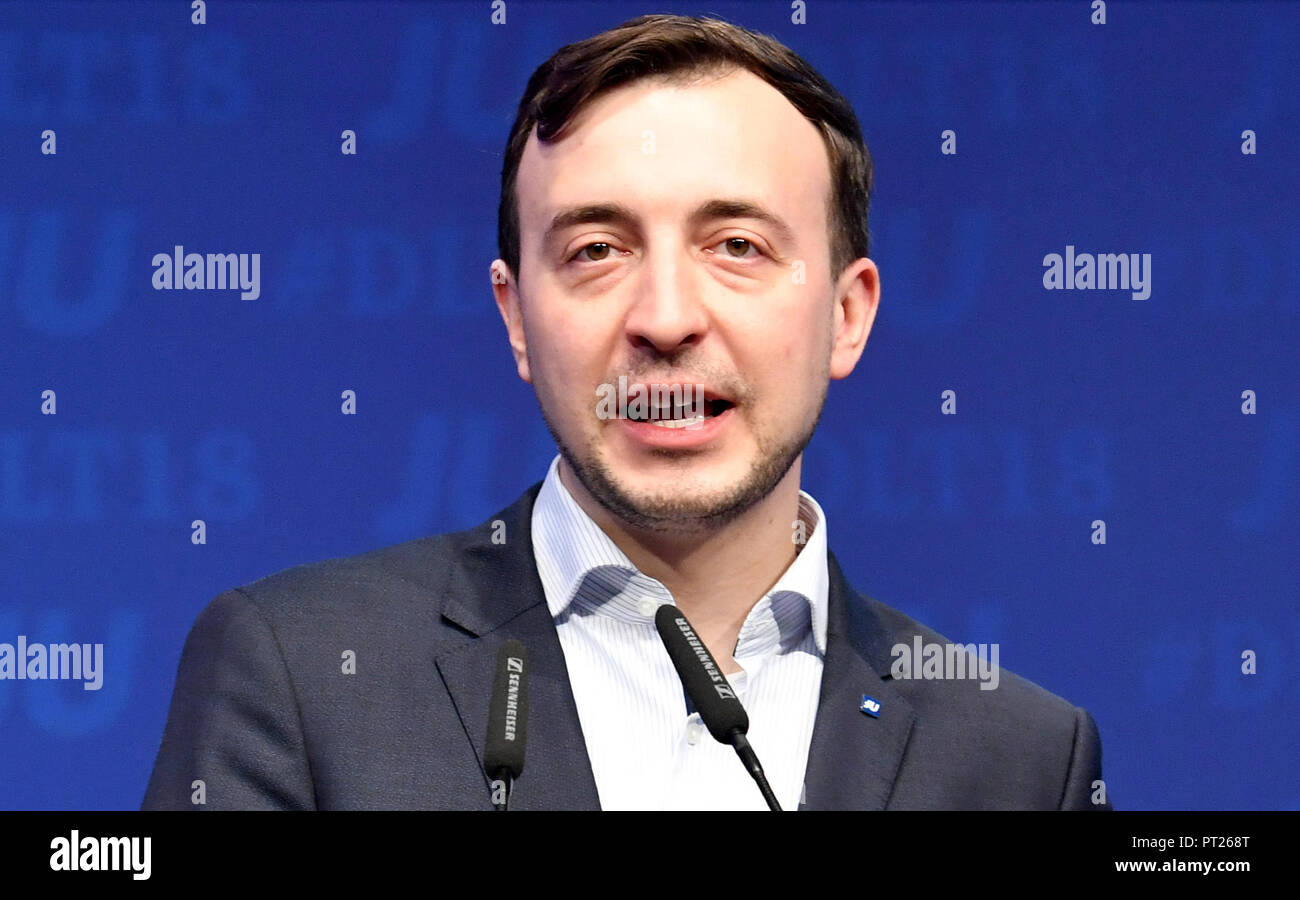 Kiel, Allemagne. 6 octobre 2018. Paul Ziemiak JU, Président fédéral, lors de la Journée de l'Allemagne de la jeune Union européenne (JU). Autour de 1000 délégués et invités se sont rassemblés lors de la réunion de l'organisation des jeunes pour discuter de comment l'Allemagne peut rester stable et prospère en 2030. Photo : Carsten Rehder/dpa dpa : Crédit photo alliance/Alamy Live News Crédit : afp photo alliance/Alamy Live News Banque D'Images