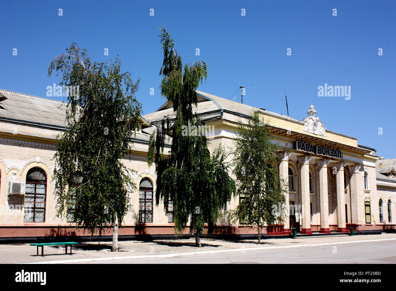 La façade de la gare dans Bendereh Transdniestr, Banque D'Images