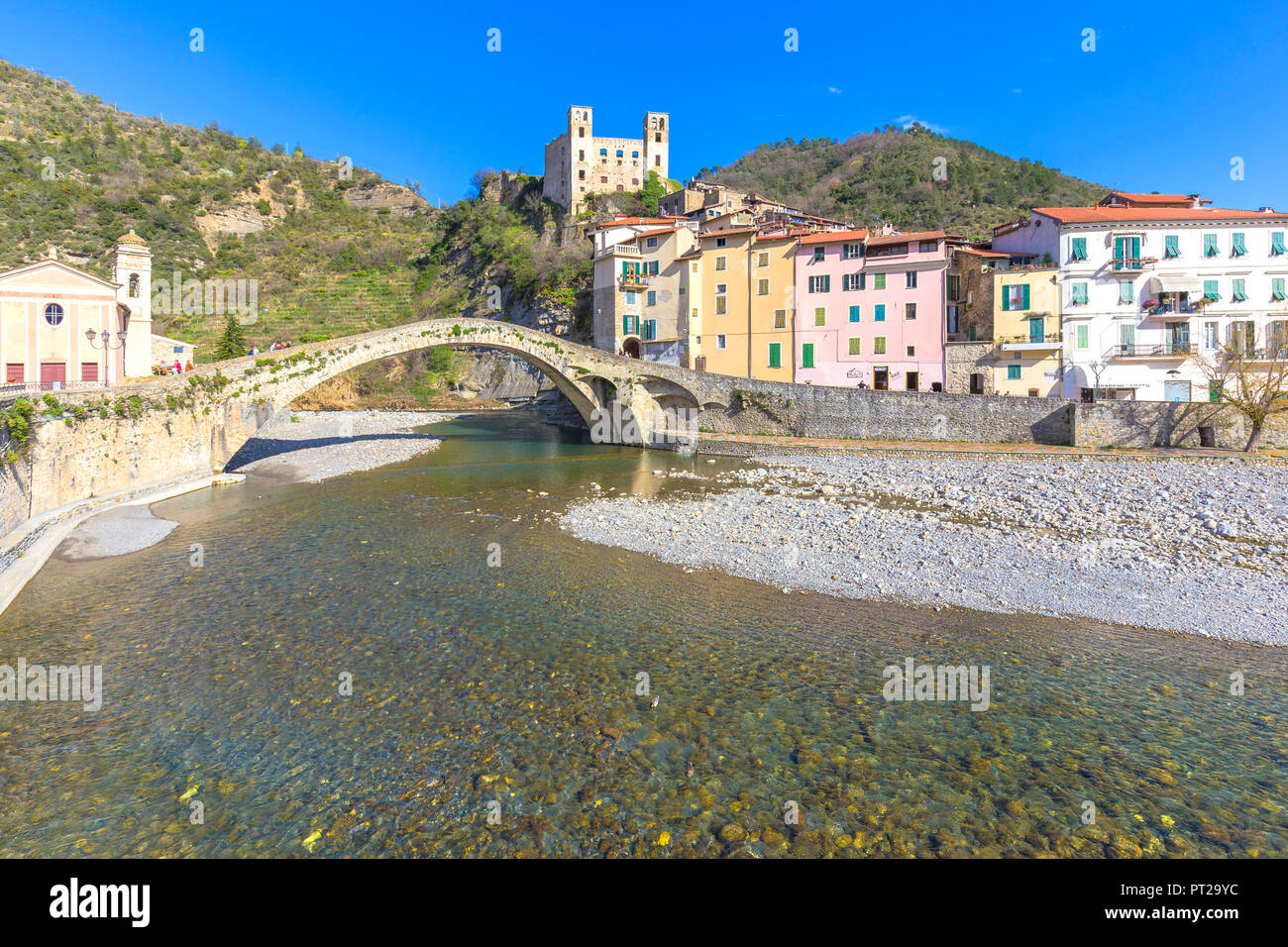 Village de Dolceacqua, Province de Imperia, Ligurie, Italie, Europe, Banque D'Images
