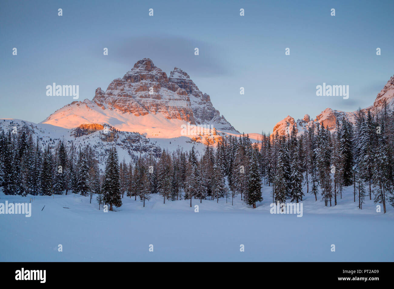 Tre Cime di Lavaredo au coucher du soleil de Antorno, le lac de Misurina, Padova, Veneto, Italie Banque D'Images