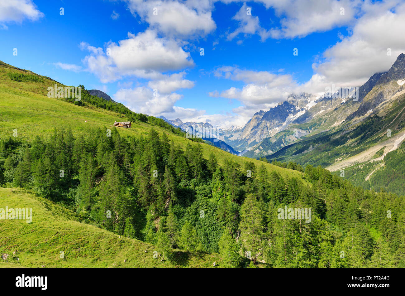 Refuge Bonatti, dans une position panoramique sur le Val Ferret, Refuge Bonatti, Val Ferret, Courmayeur, vallée d'aoste, Italie, Europe Banque D'Images