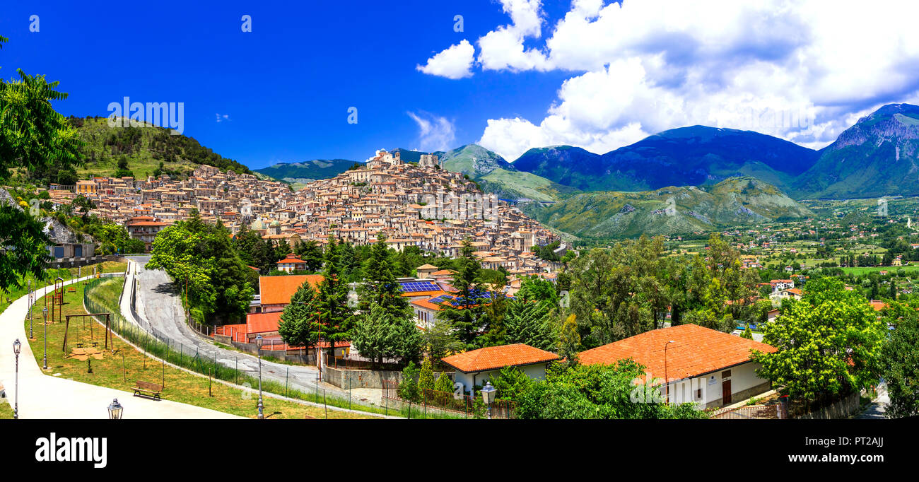Morano Calabro impressionnant,voir des montagnes et des maisons,Calabre,Italie. Banque D'Images