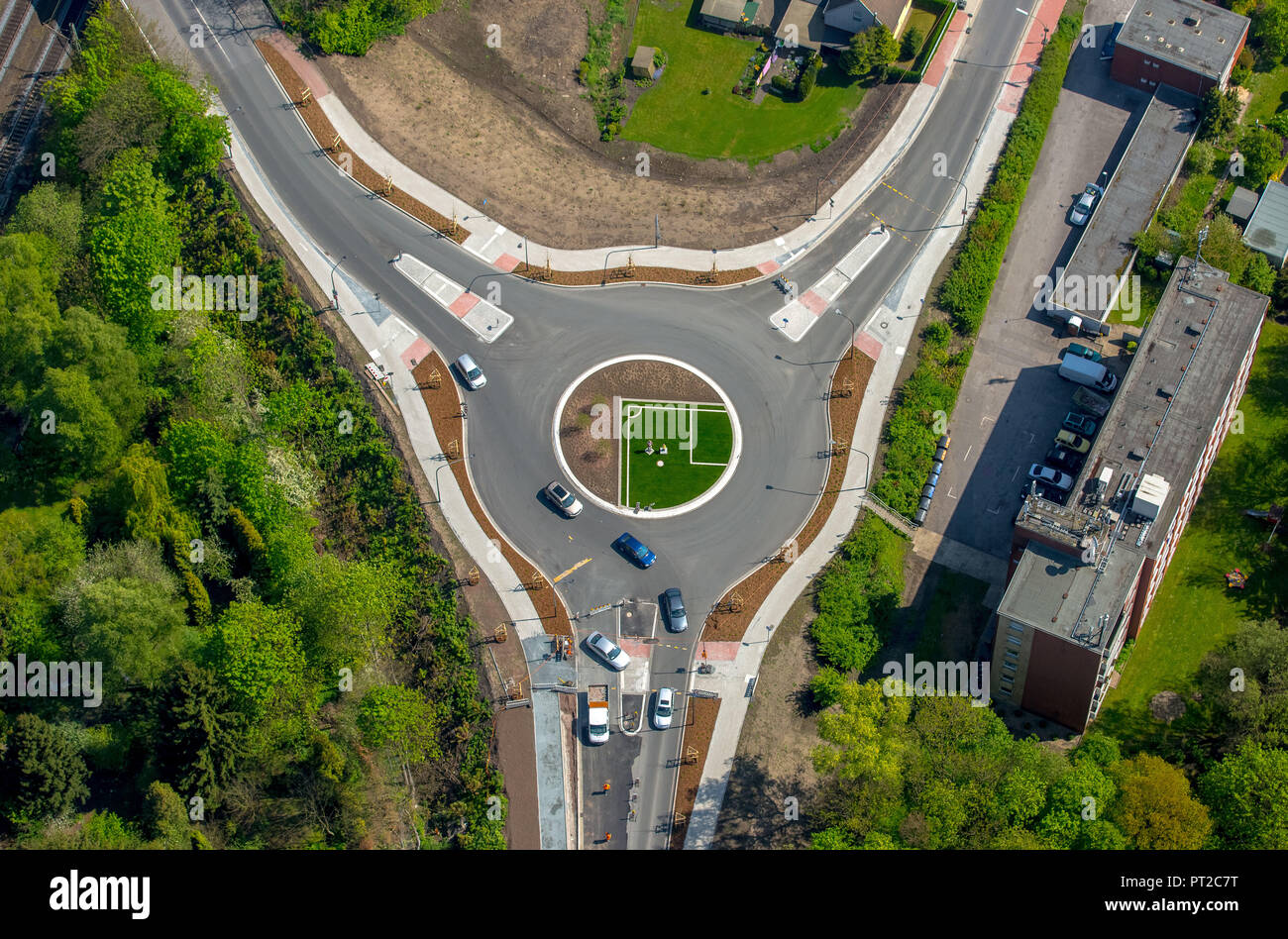 Hrubesch monument situé sur l'île de trafic en Pelkum rond-point, Horst Hrubesch légende du football, Hamm, Ruhr, Nordrhein-Westfalen, Germany, Europe Banque D'Images