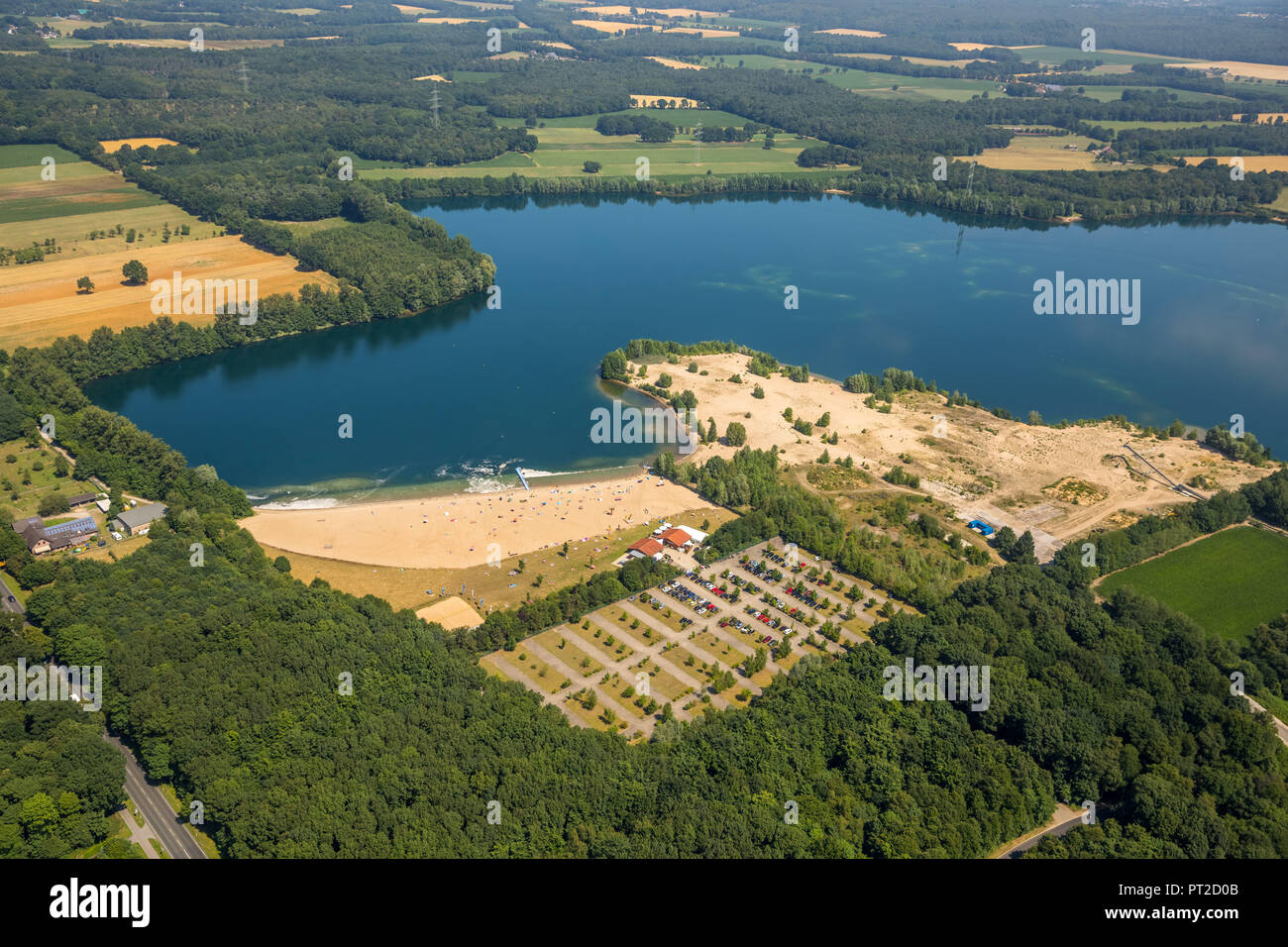 Lido lido avec Tenderingssee et bancs dans le lac, Voerde (Bas-Rhin), la Ruhr, Rhénanie du Nord-Westphalie, Allemagne Banque D'Images