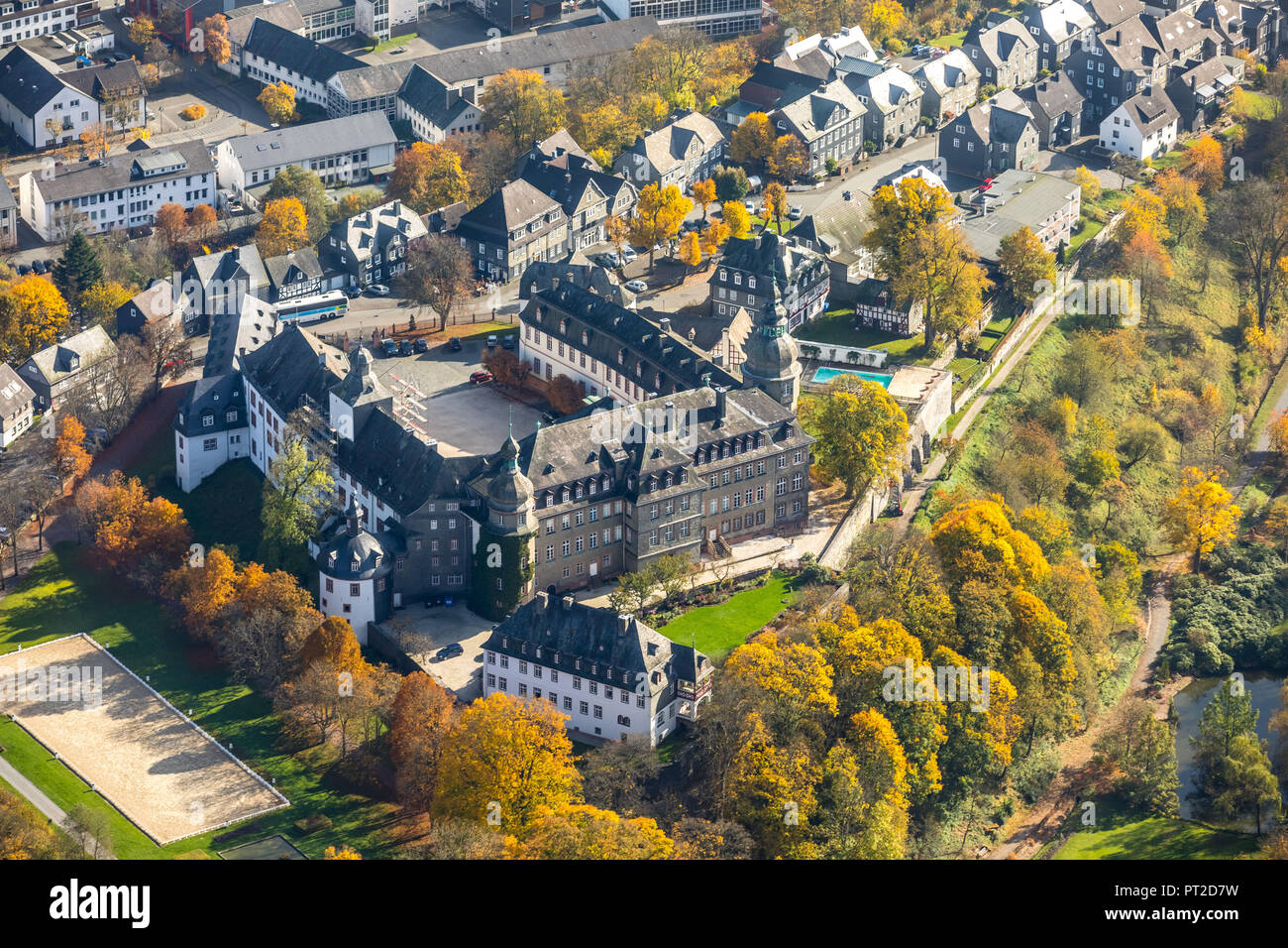 Château Berleburg, Schloss-Schänke, Golden Octobre, l'été indien, parc du château, les feuilles d'automne, l'automne humeur, Bad Berleburg, Rhénanie-Palatinat, Hesse, Allemagne Banque D'Images