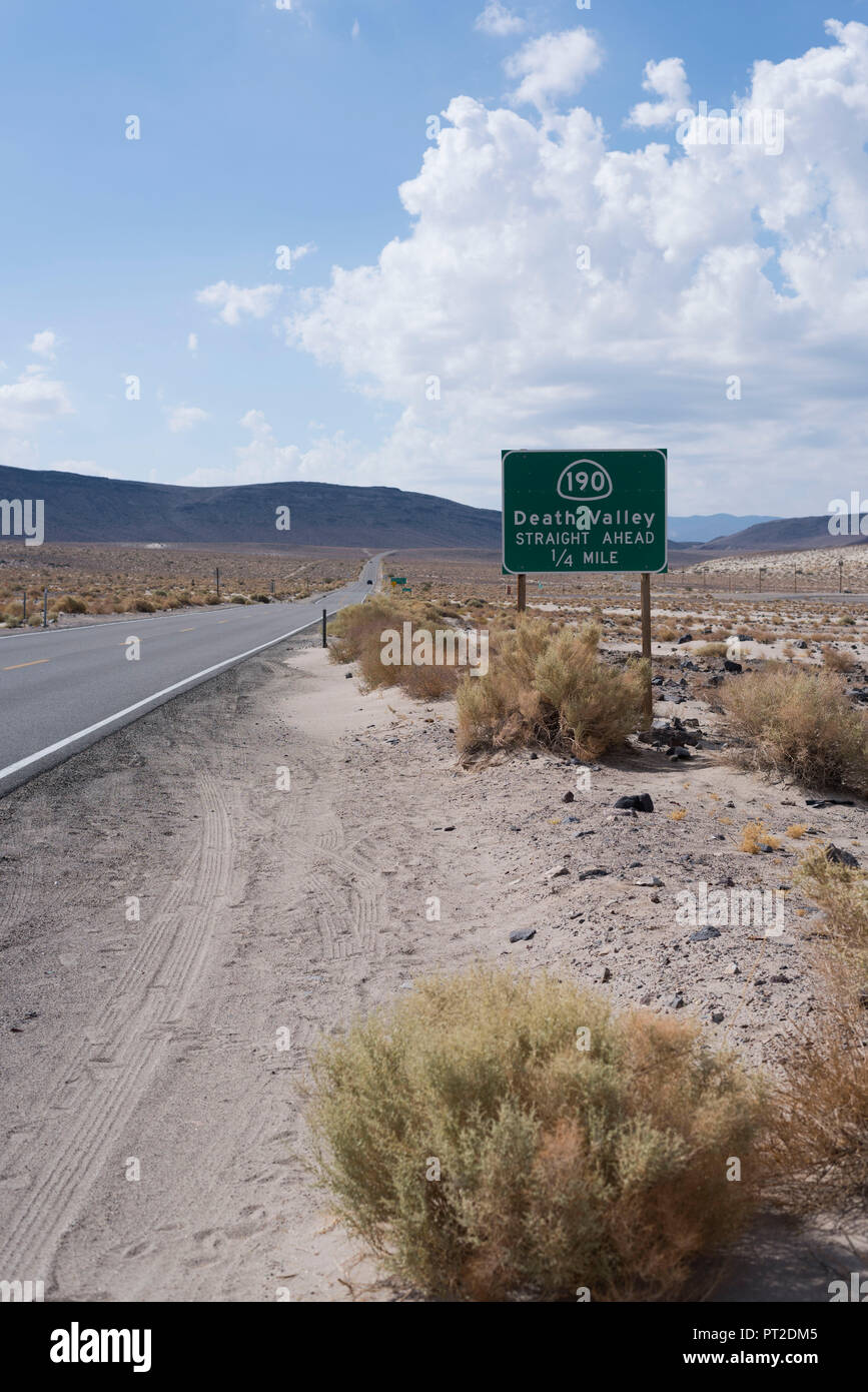 USA, au sud-ouest, la Californie, la vallée de la mort, Death Valley National Park, California, signalisation routière, Banque D'Images