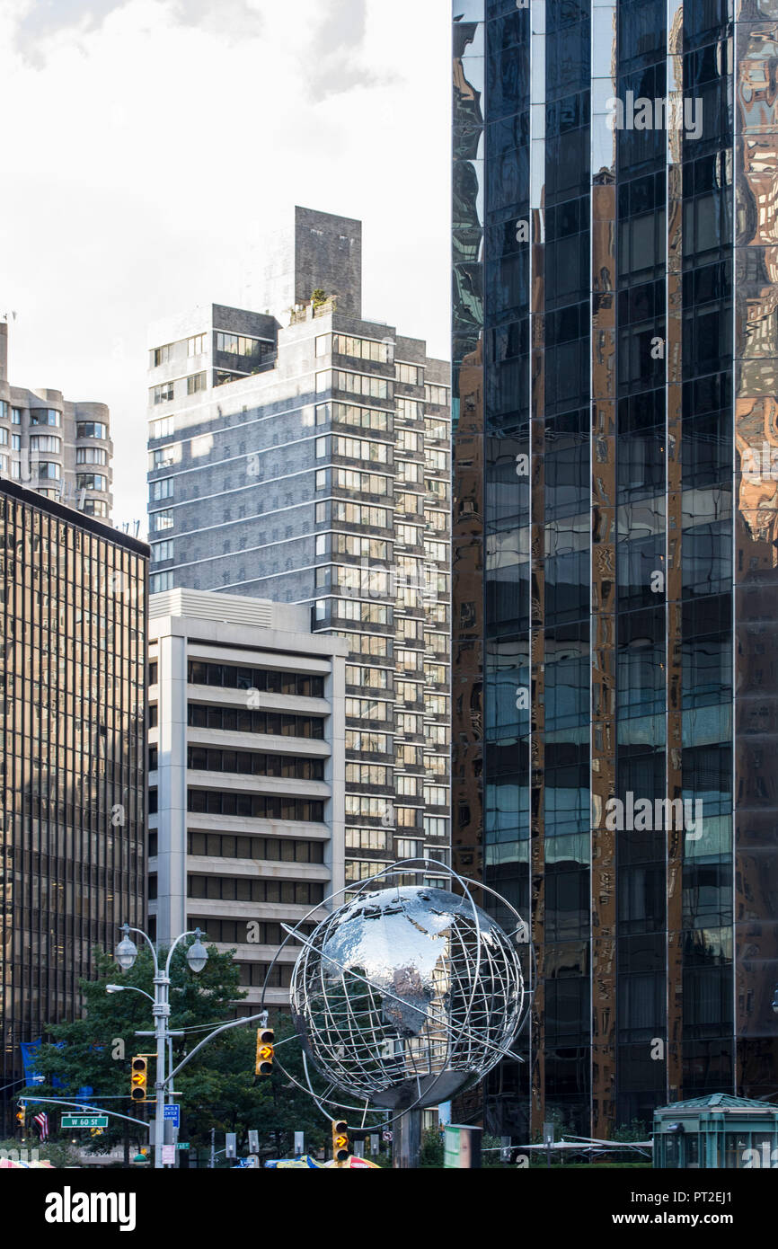 World globe à Columbus Circle de New York aux ETATS UNIS Banque D'Images