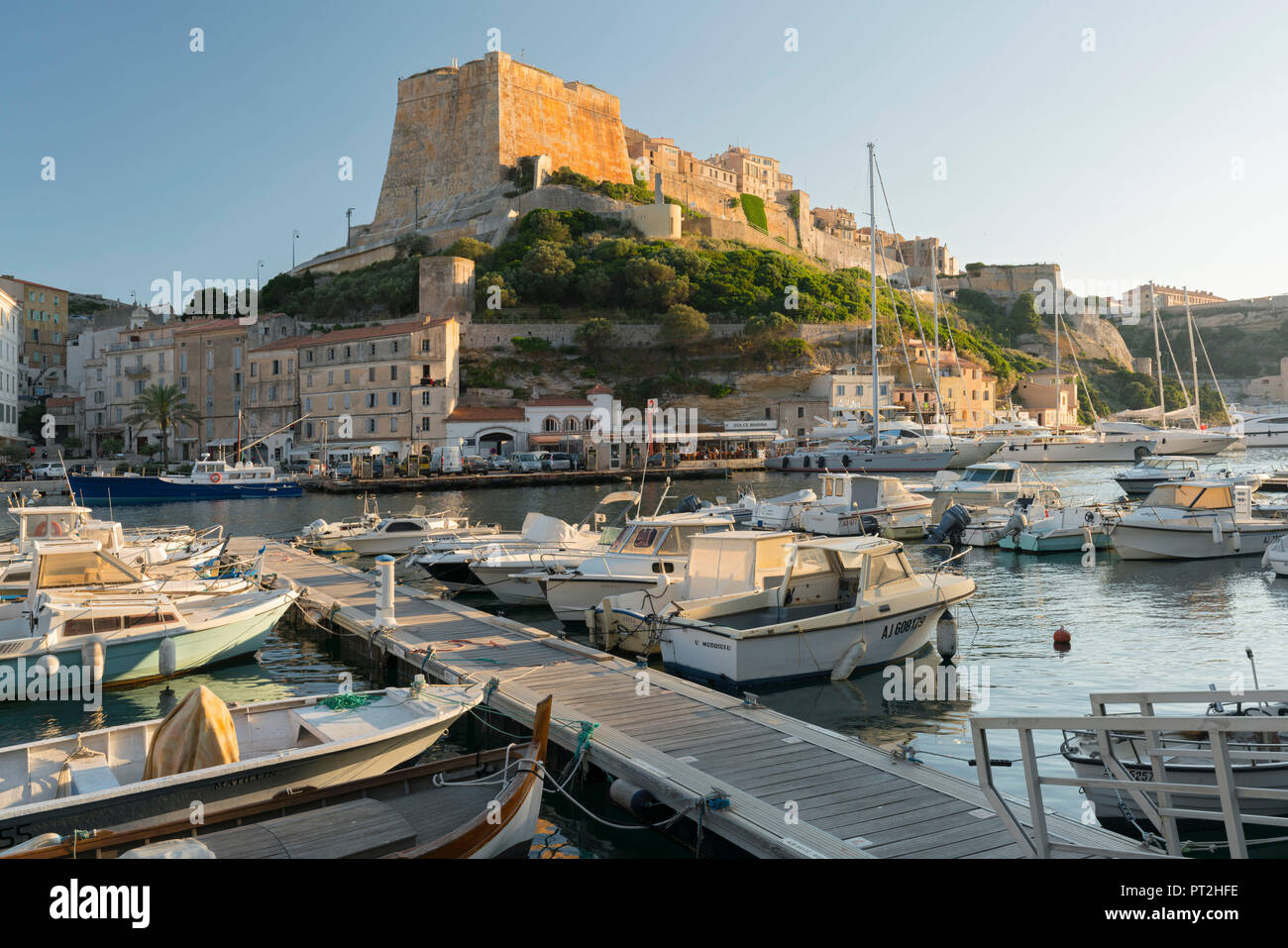 Port et citadelle de Bonifacio, Corse du Sud, Corse, France Banque D'Images