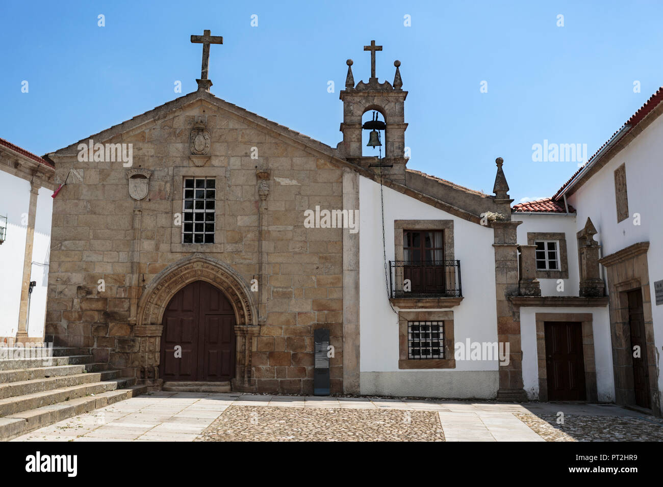 Façade de l'église de la miséricorde, construit au début du 16ème siècle avec des éléments d'architecture manuéline Gothique, dans la région de Pinhel, Portugal Banque D'Images