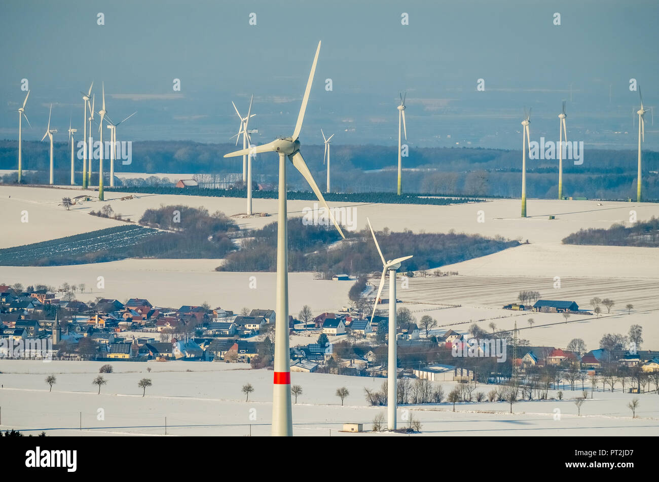 Wind farm, district Effeln, éoliennes sur l'Haarstrang, Rüthen, Sauerland, Rhénanie du Nord-Westphalie, Allemagne Banque D'Images