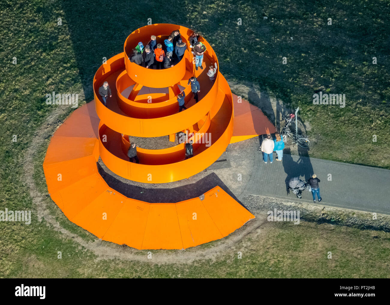 Lippepark Hamm, belvédère sur la pointe, spirale et praticable d'art, orange, Hamm, Ruhr, Rhénanie du Nord-Westphalie, Allemagne Banque D'Images