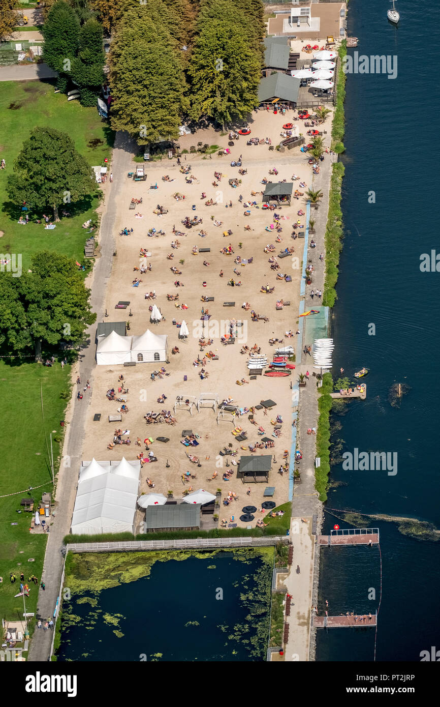 Baignade dans la mer, la plage de Baldeneysee zone balnéaire à Baldeneysee, nageurs, Essen, Ruhr, Rhénanie du Nord-Westphalie, Allemagne Banque D'Images