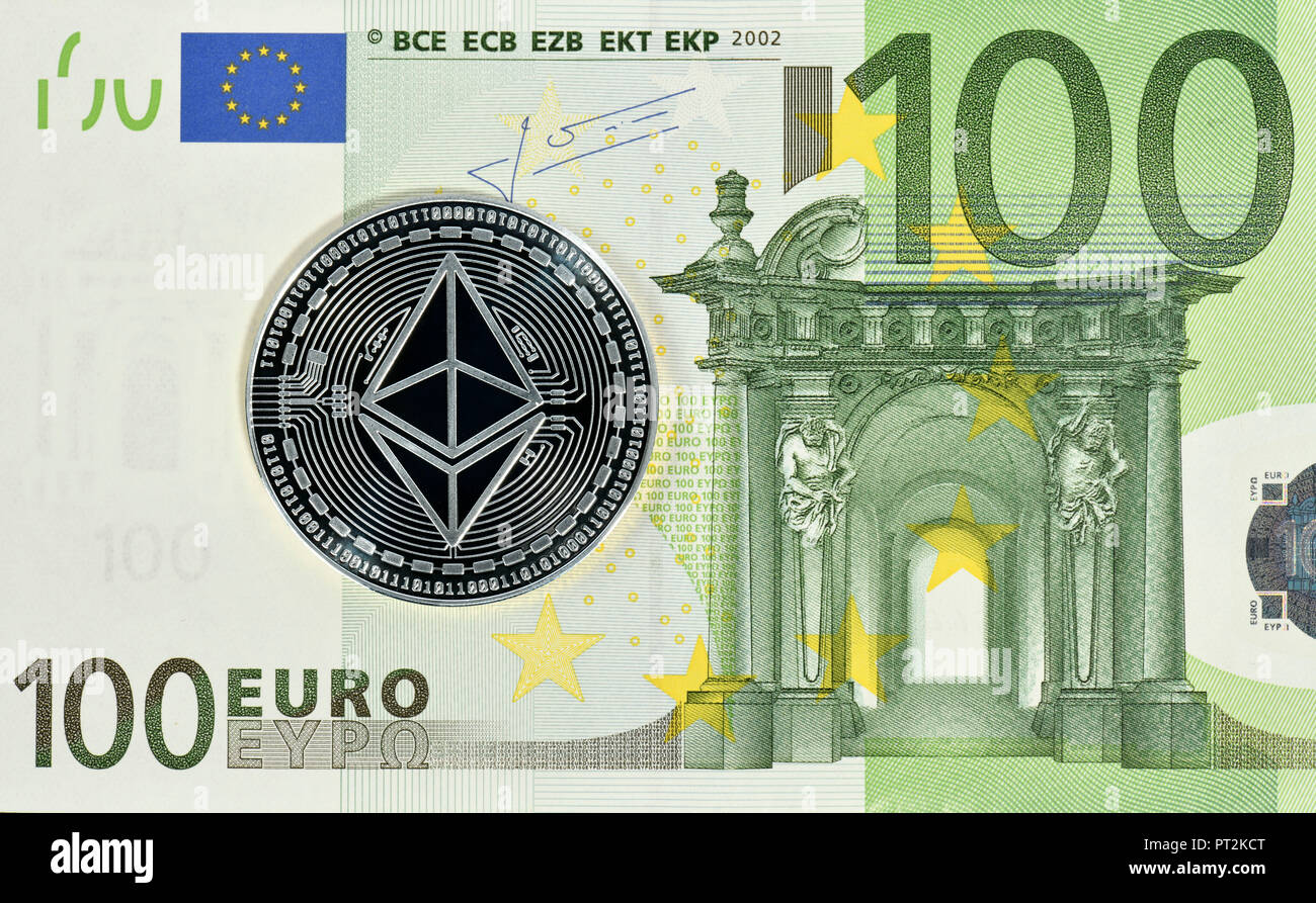Image symbolique de la monnaie numérique, de l'argent monnaie physique sur l'Ethereum 100 euro banknote Banque D'Images