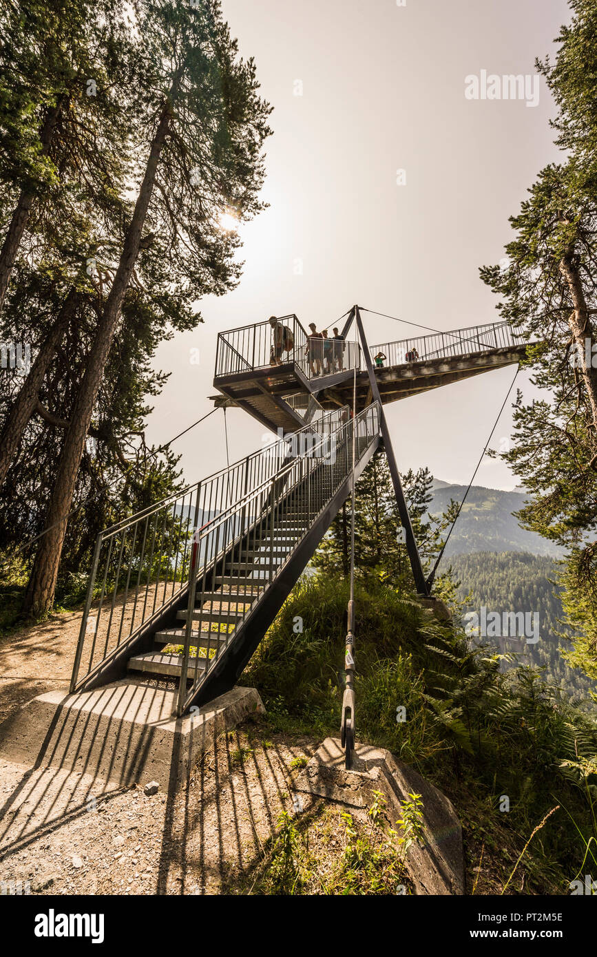 Il plate-forme d'observation au-dessus des gorges du Rhin Spir, Conn, Surselva région, canton des Grisons, Suisse Banque D'Images