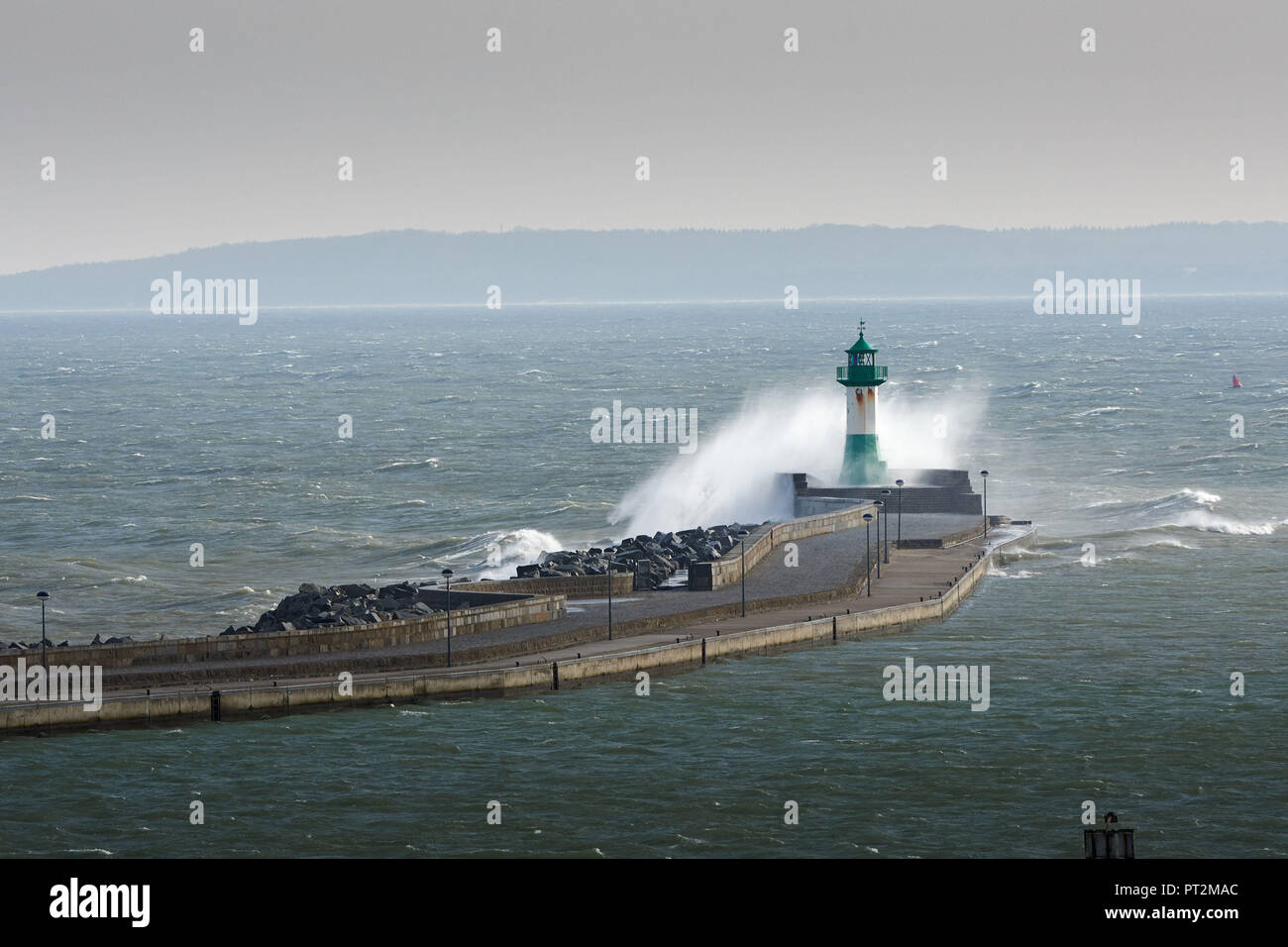 Sassnitz, Mecklenburg-Vorpommern, phare, Sassnitz, vagues Banque D'Images