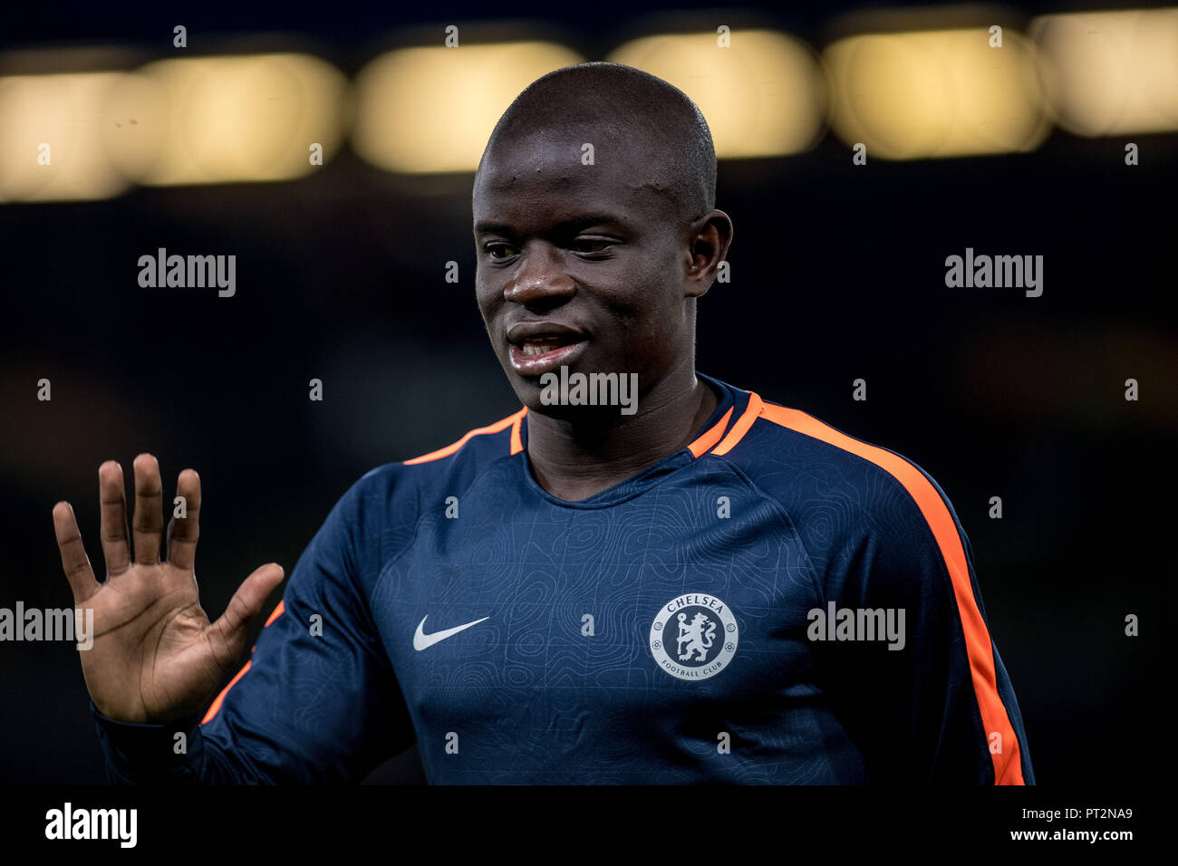 Londres, ANGLETERRE - 04 OCTOBRE : N'Golo KantŽ de Chelsea cherche sur au cours de l'UEFA Europa League Group l adéquation entre Chelsea FC Stamford et Vidi à Bri Banque D'Images