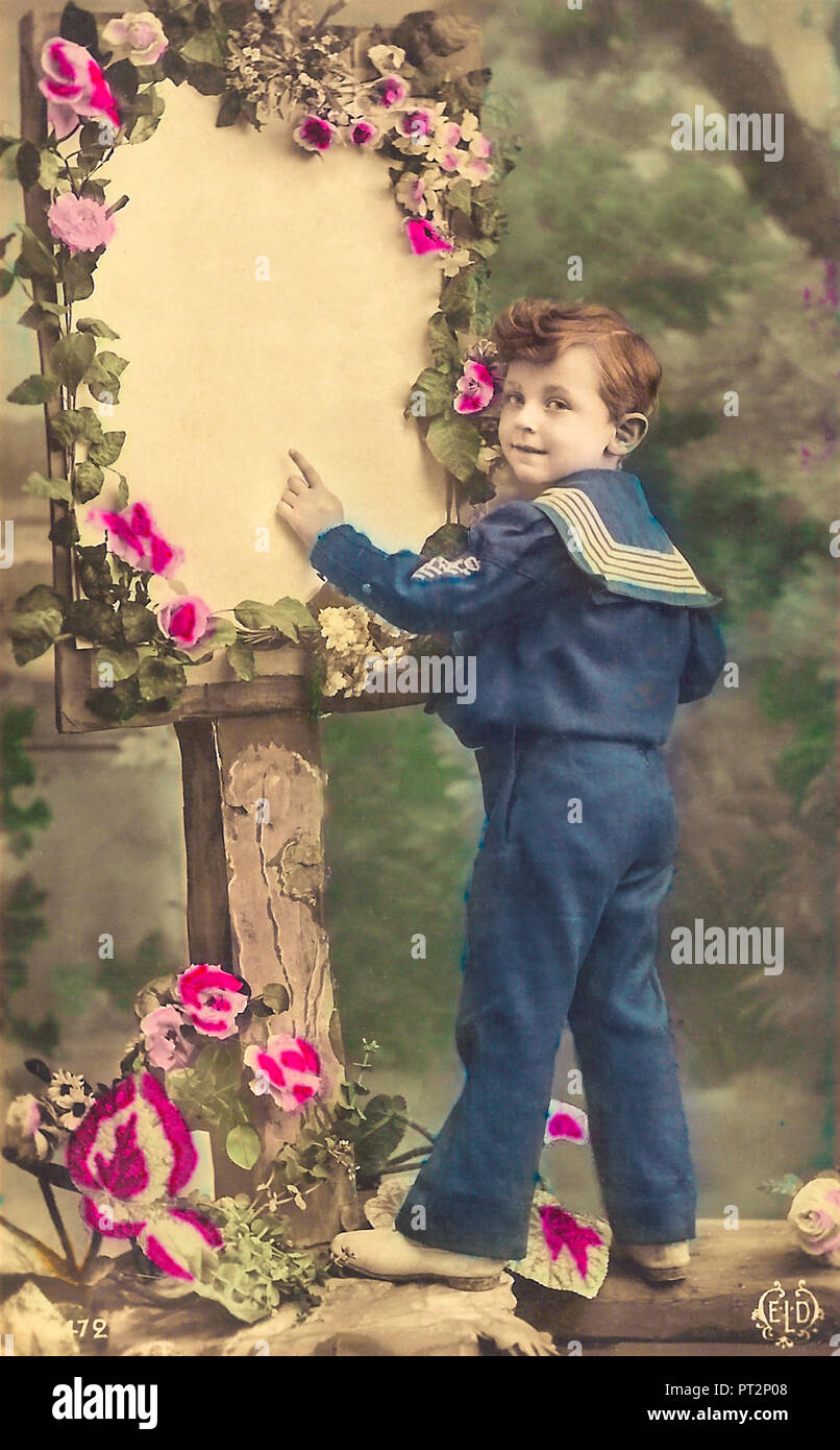 Carte postale vintage de mignon petit garçon. Années 1910/ Banque D'Images