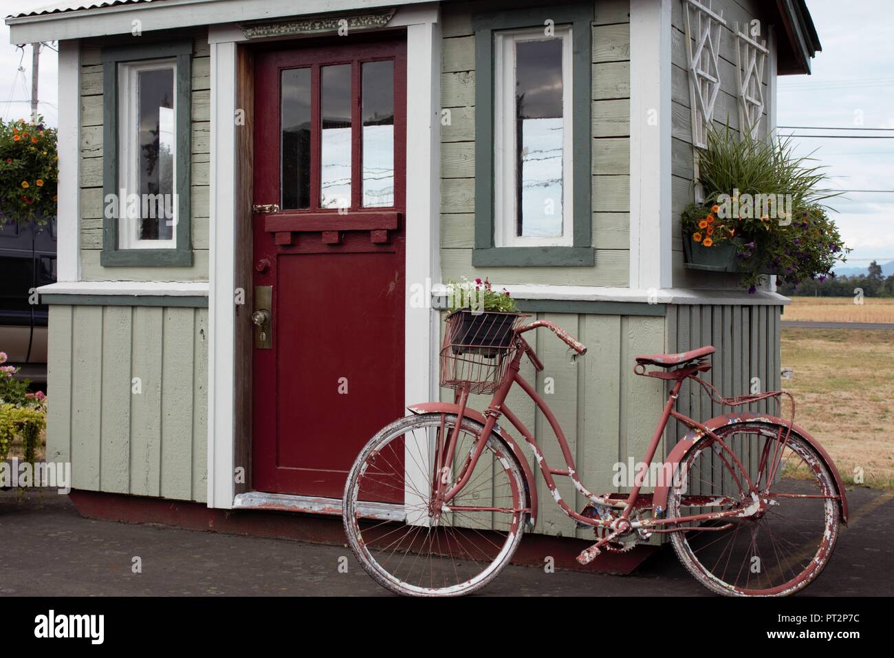 Un pays pittoresque petit abri de jardin, Chambre de culture, d'un bureau ou salle de méditation/yoga juste à l'extérieur de Eugene (Oregon) États-Unis Banque D'Images