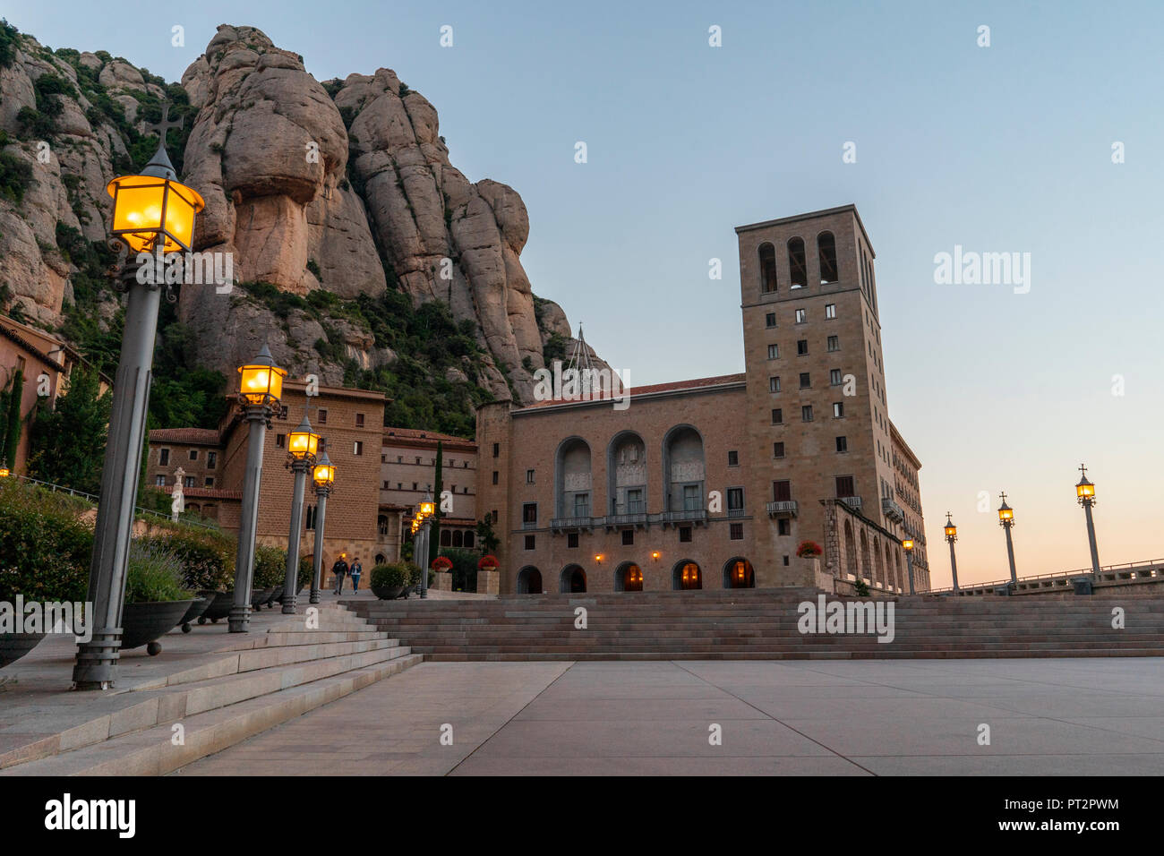 L'Espagne, la Catalogne, Montserrat, Santa Maria de Montserrat Abbey dans la soirée Banque D'Images