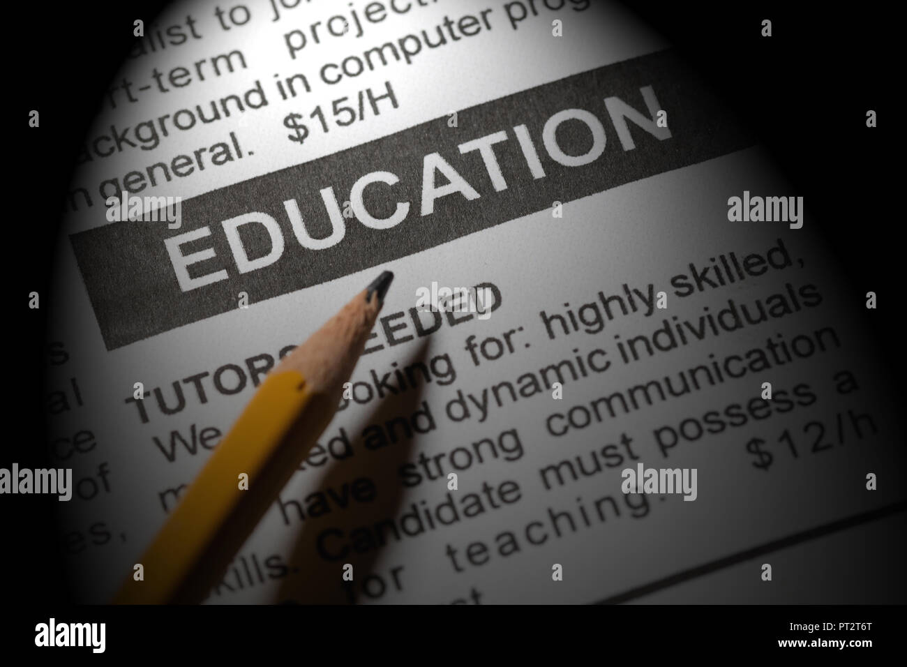 Faux journal, gros titre de journal de l'éducation et de crayon Banque D'Images