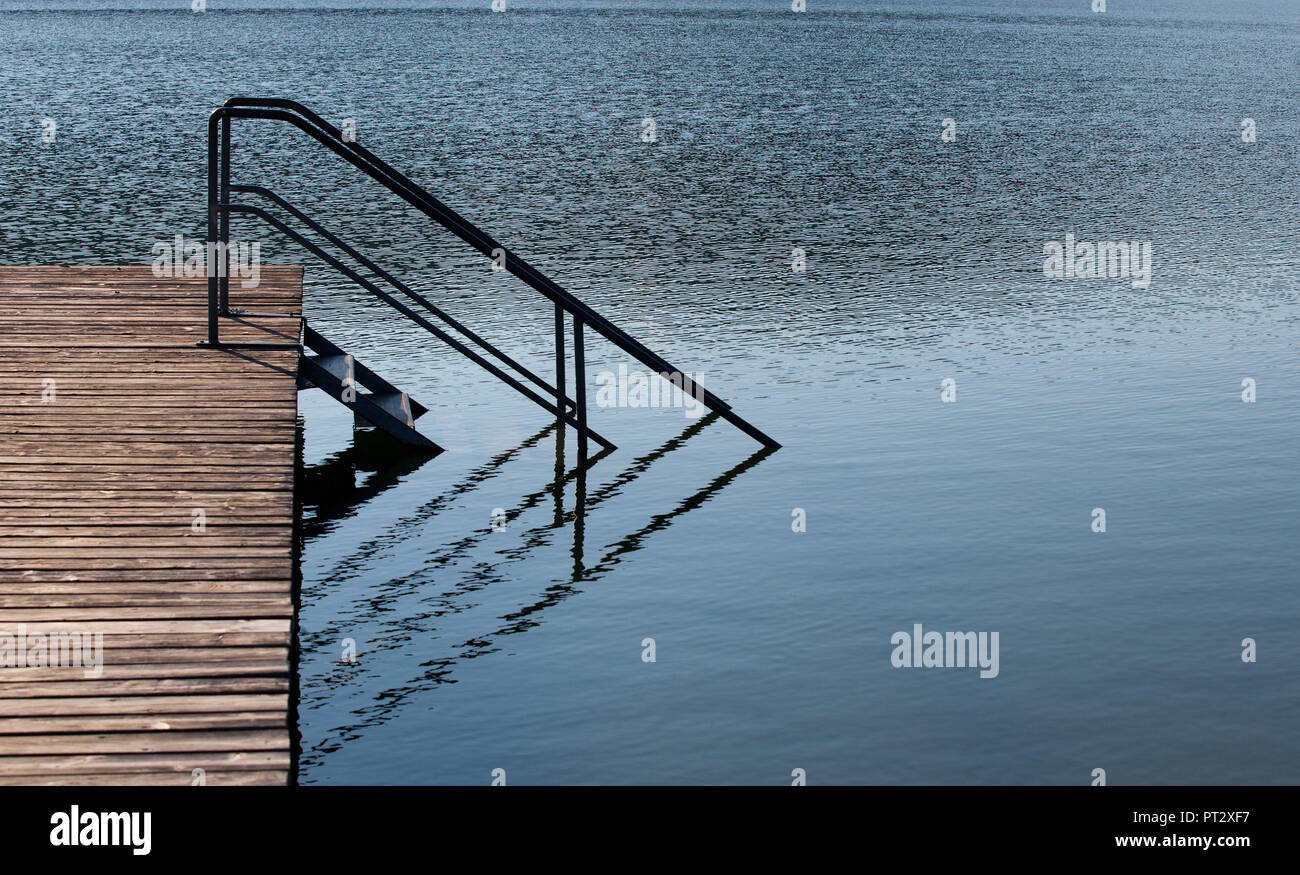 L'Autriche, Haute Autriche, Salzkammergut, Mondsee, jetée de baignade Banque D'Images