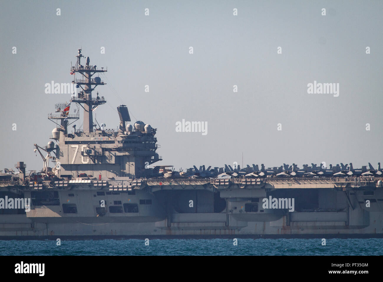 USS Ronald Reagan dans la baie de Moreton Banque D'Images