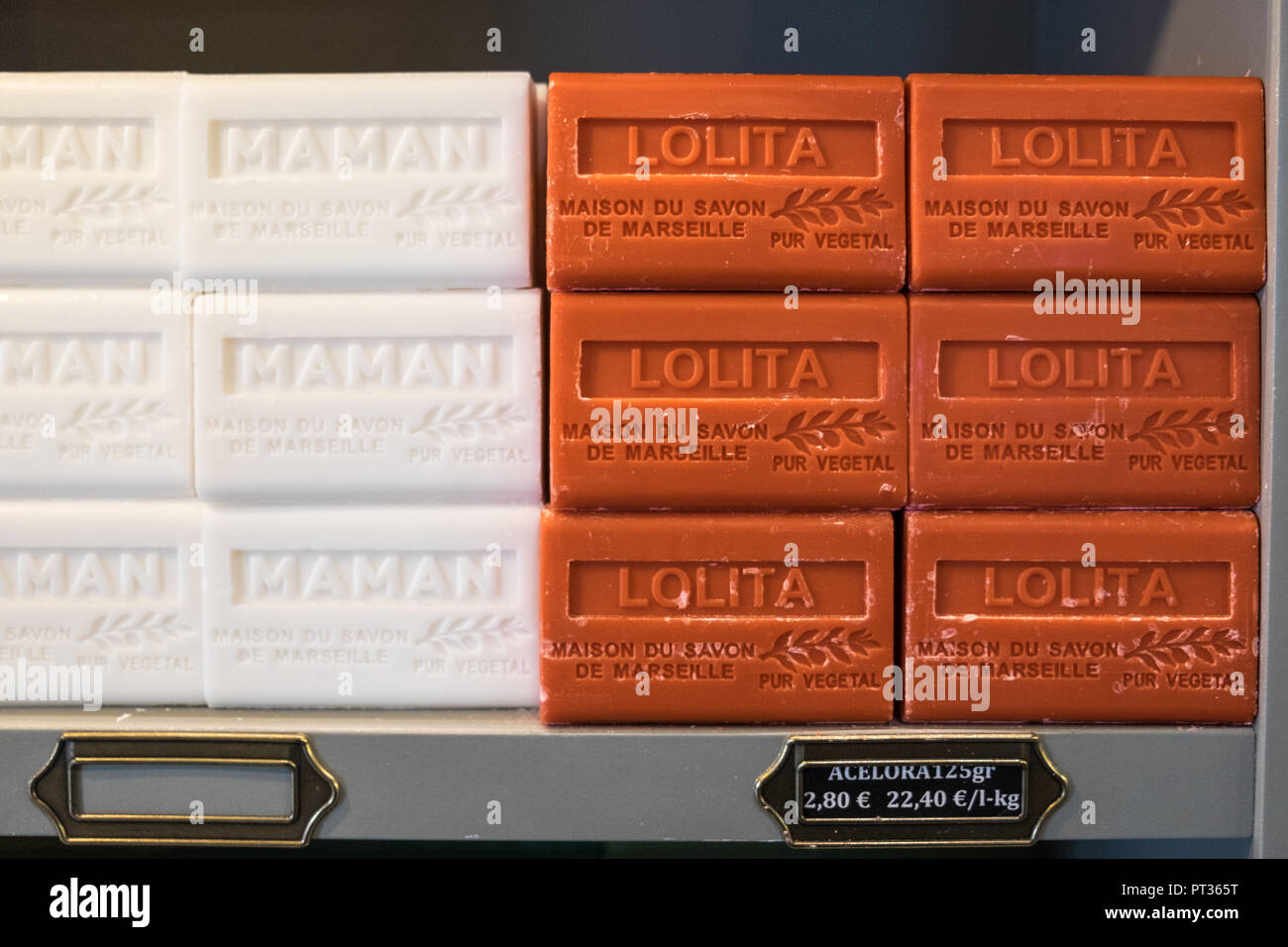 Savon Artisanal Artisan Savon D Alep Alep Vente Magasin En Cite Medievale Fortifiee Carcassonne Chateau Fort De France France French Occitan French Europe Photo Stock Alamy