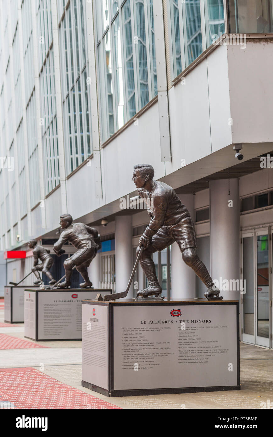 Canada, Québec, Montréal, Centre Bell, l'arène de l'équipe de hockey des Canadiens de Montréal, de la statue de Jean Belliveau, la légende du hockey Banque D'Images