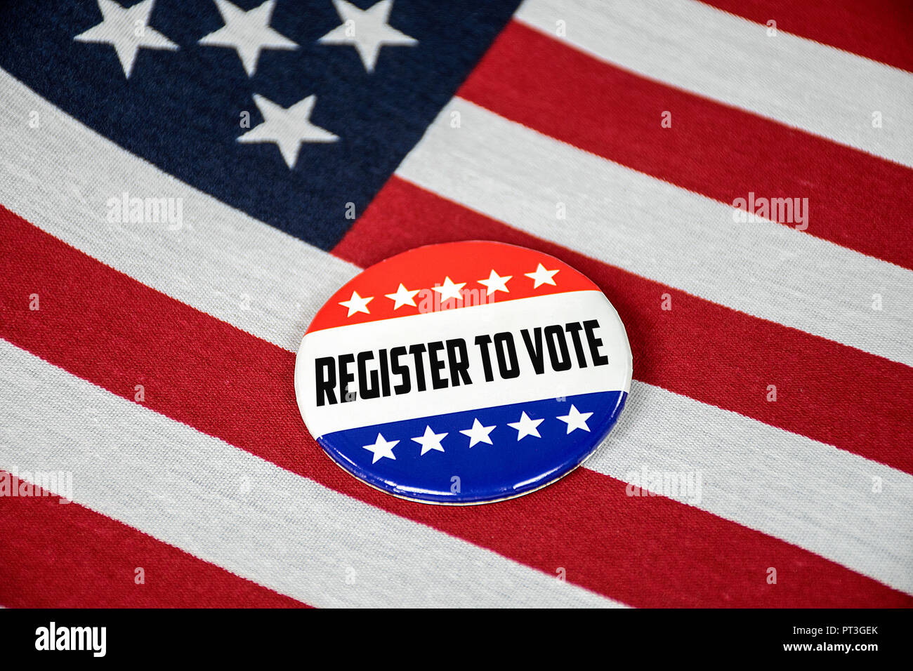 S'inscrire pour voter le texte sur le bouton d'élection avec le drapeau américain Banque D'Images