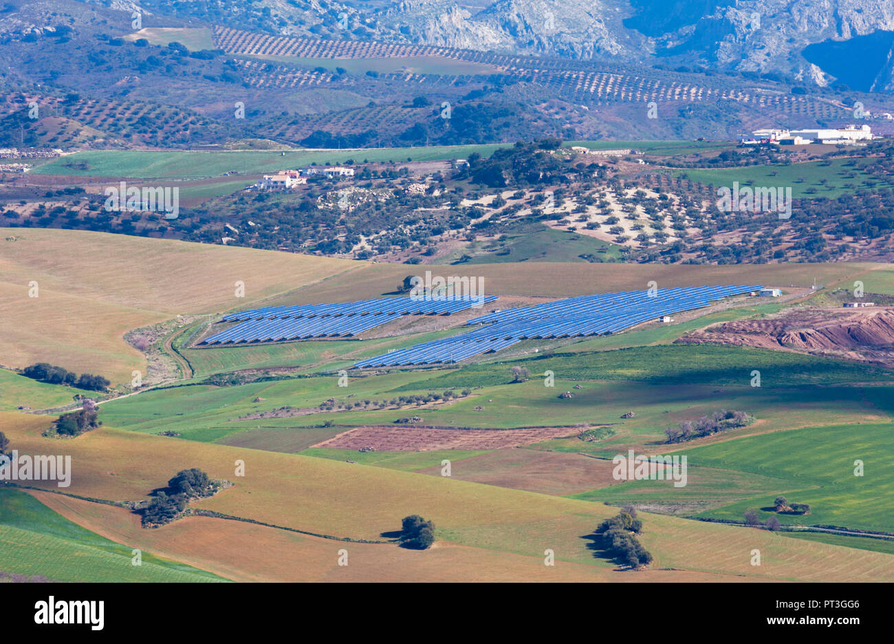 Des panneaux solaires près de Colmenar, la province de Malaga, Andalousie, espagne. Banque D'Images