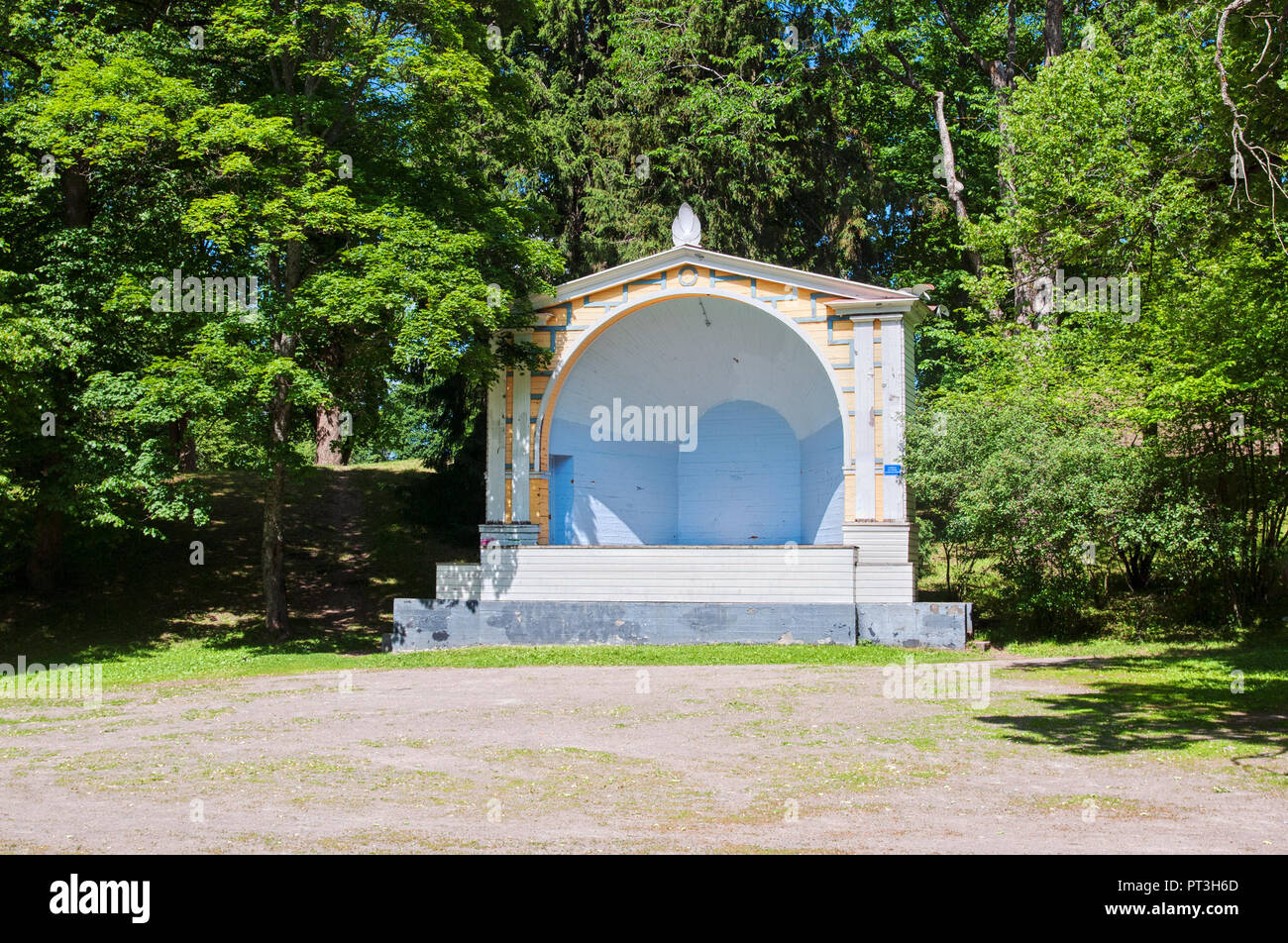 Scène d'été dans l'ancien parc à Lappeenranta. La Finlande Banque D'Images