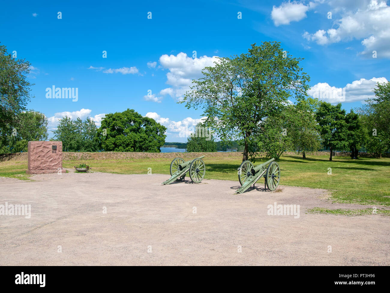 LAPPEENRANTA, FINLANDE - le 15 juin 2016 : La forteresse de Lappeenranta. 90 Français K/77 canons. Le modèle de la Première Guerre mondiale Banque D'Images