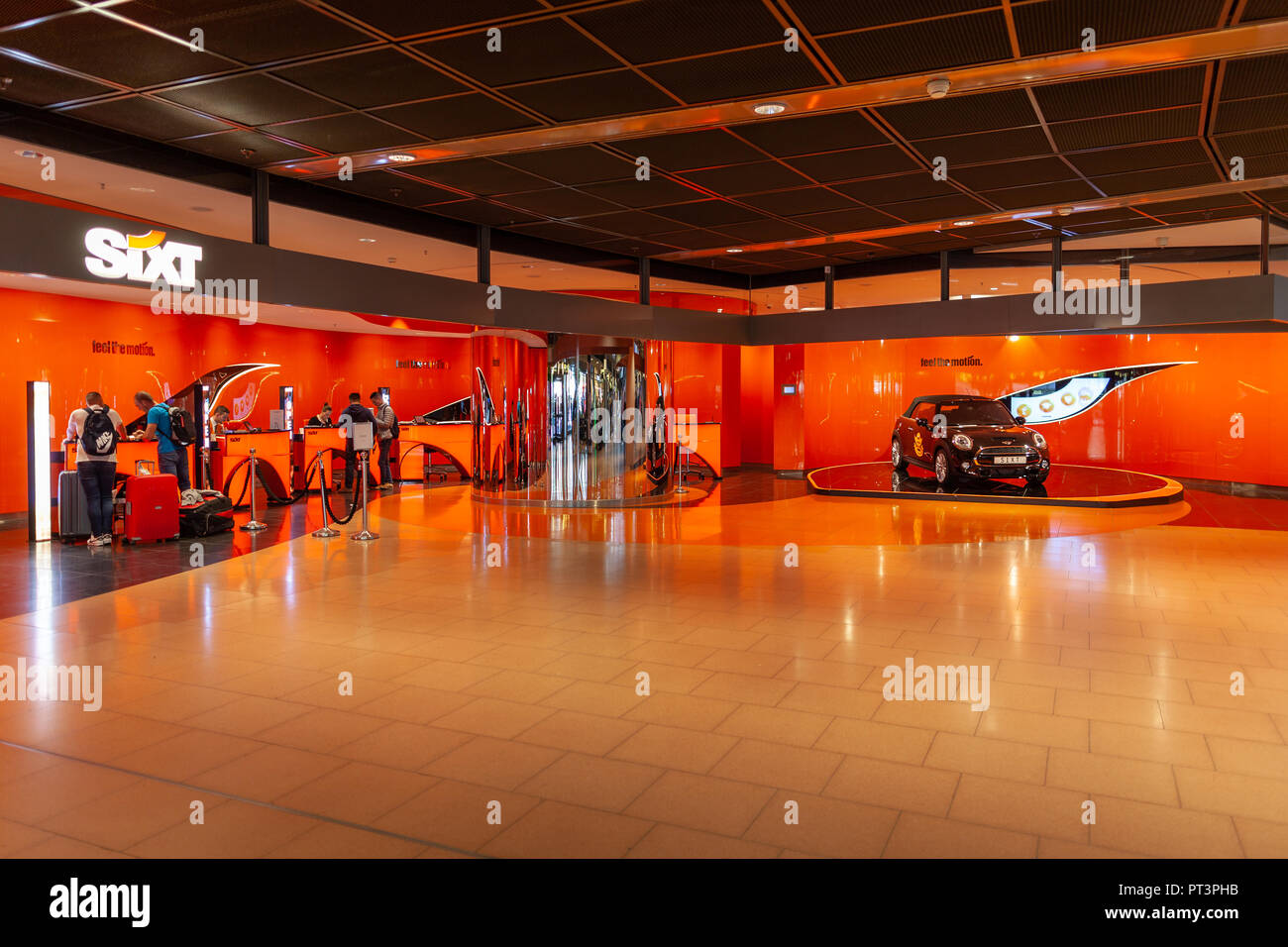 Hambourg / ALLEMAGNE - 28 septembre 2018 : Sixt filiale sur Airport Hamburg. Sixt est une société de location de voiture multinationale européenne avec environ 4 000 loc Banque D'Images
