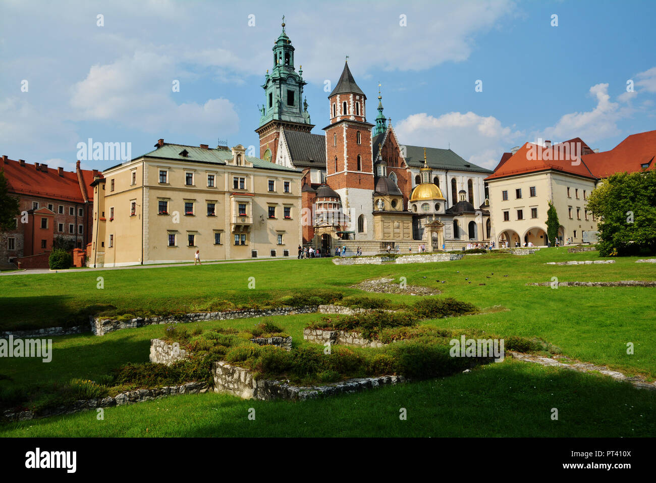 Belle visite avec le Château Royal de Wawel et les murs reste à Cracovie, Pologne Banque D'Images